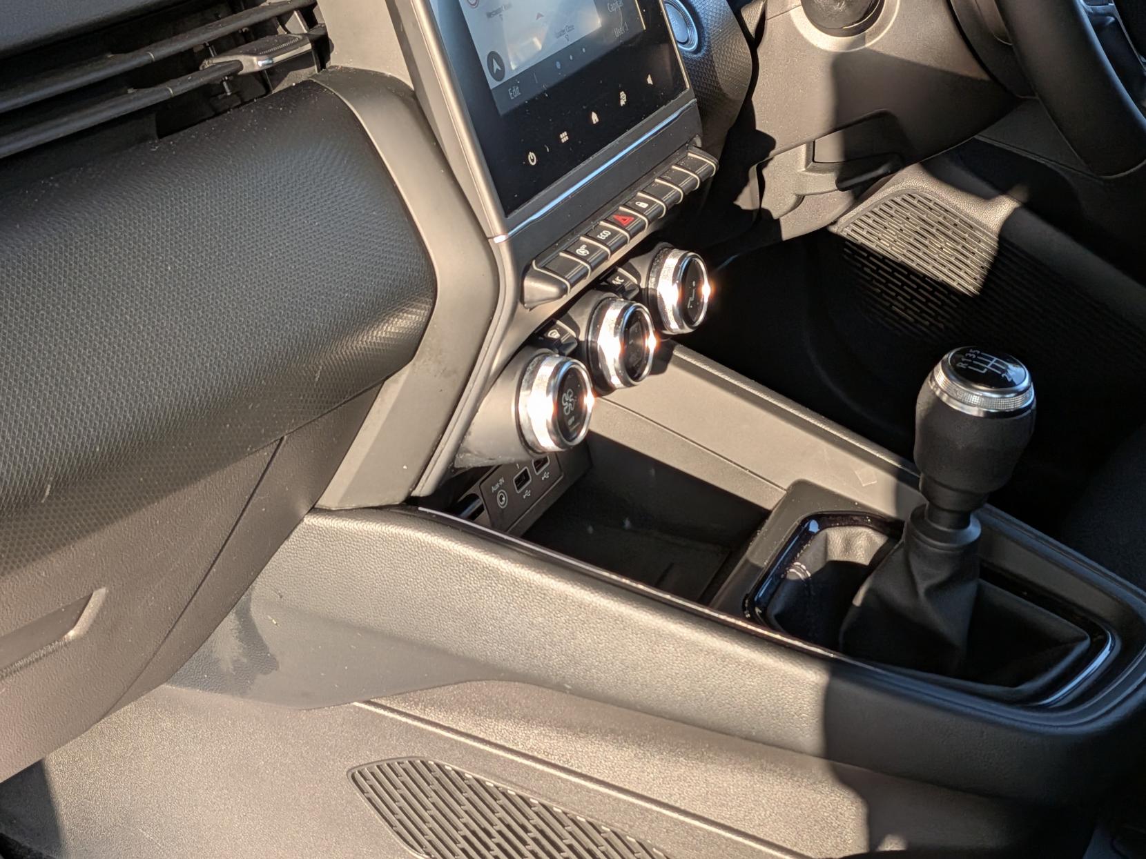 Renault Clio 1.0 TCe Iconic Edition Hatchback 5dr Petrol Manual Euro 6 (s/s) (90 ps)