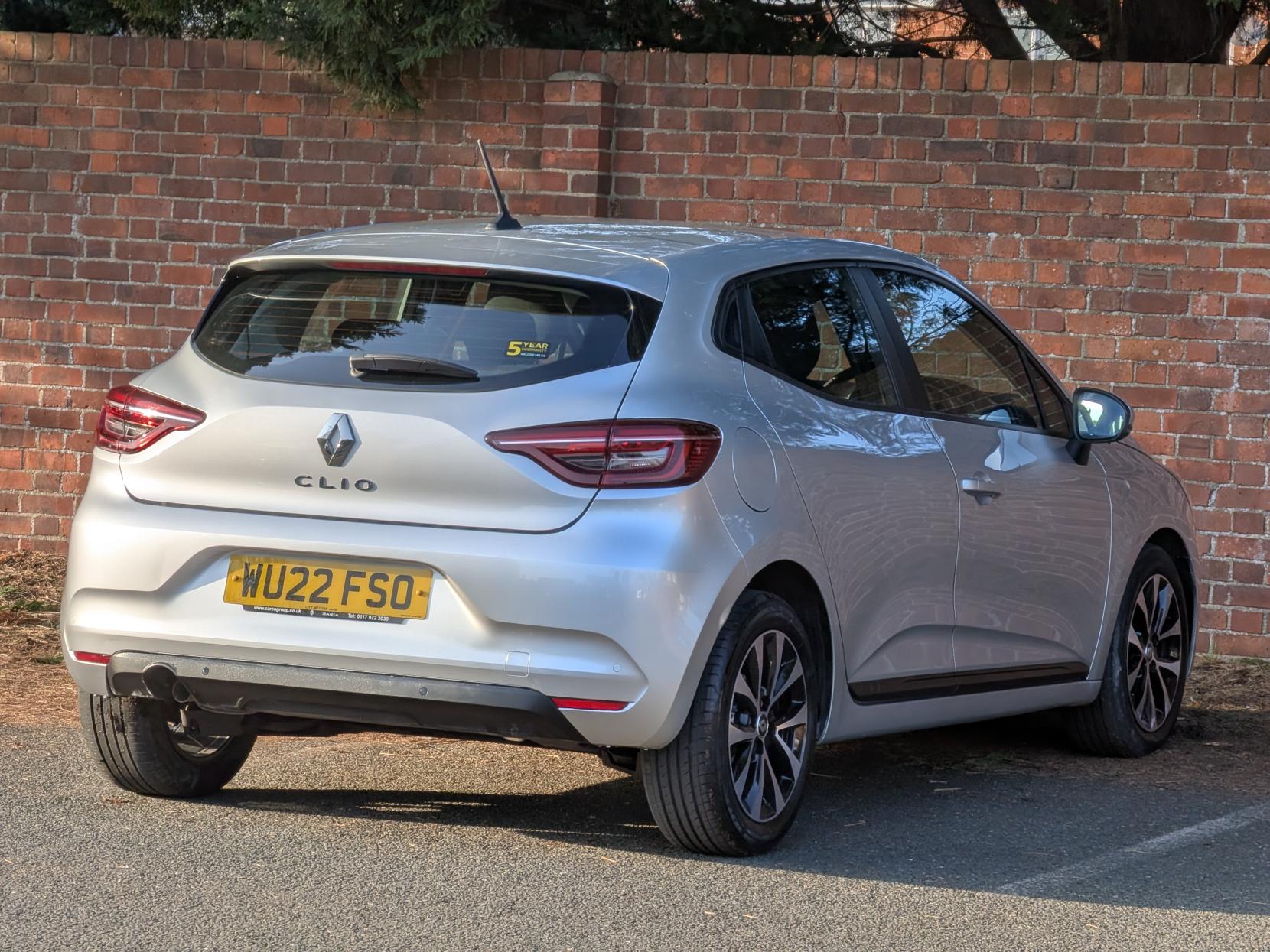 Renault Clio 1.0 TCe Iconic Edition Hatchback 5dr Petrol Manual Euro 6 (s/s) (90 ps)