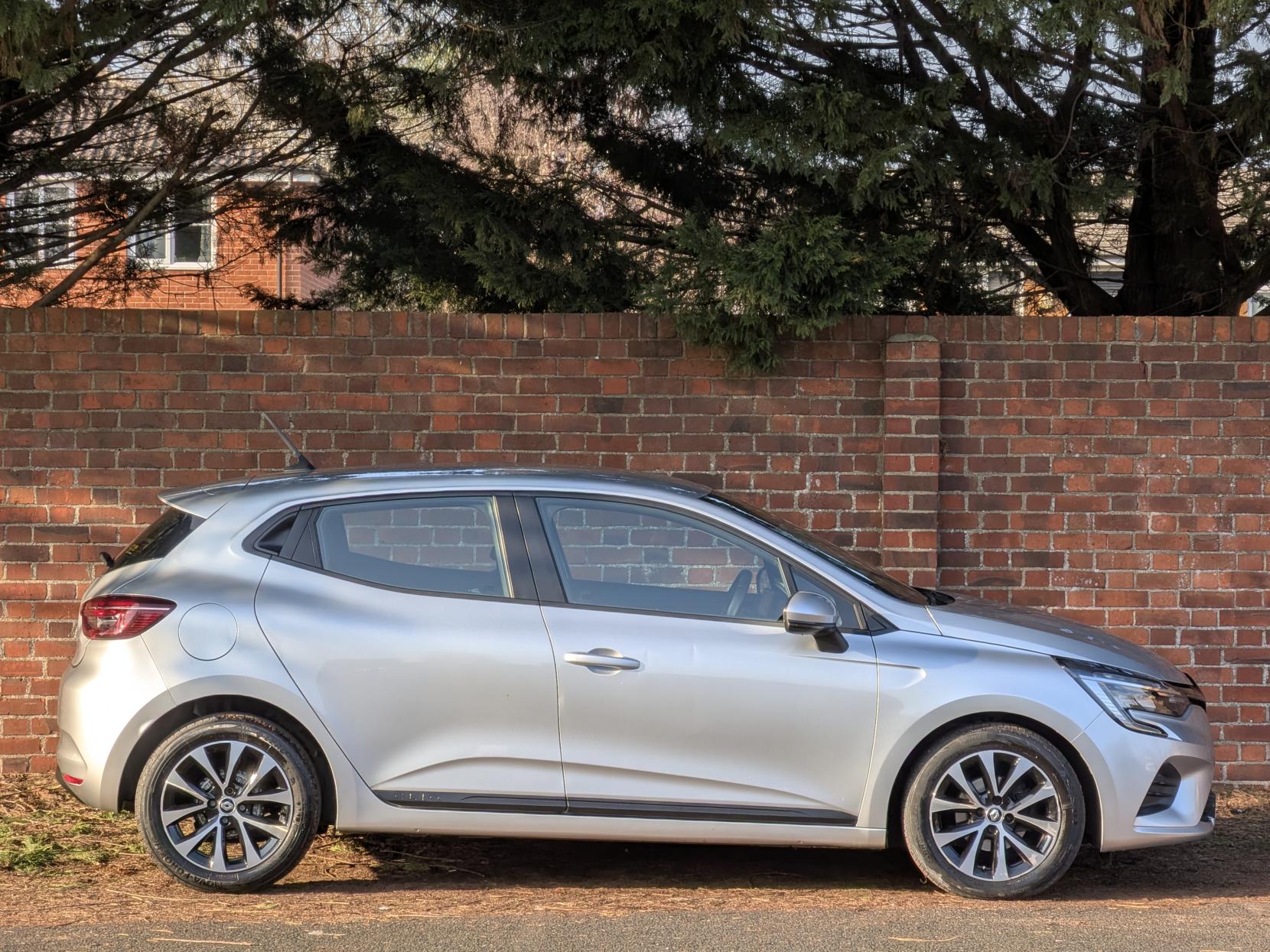 Renault Clio 1.0 TCe Iconic Edition Hatchback 5dr Petrol Manual Euro 6 (s/s) (90 ps)