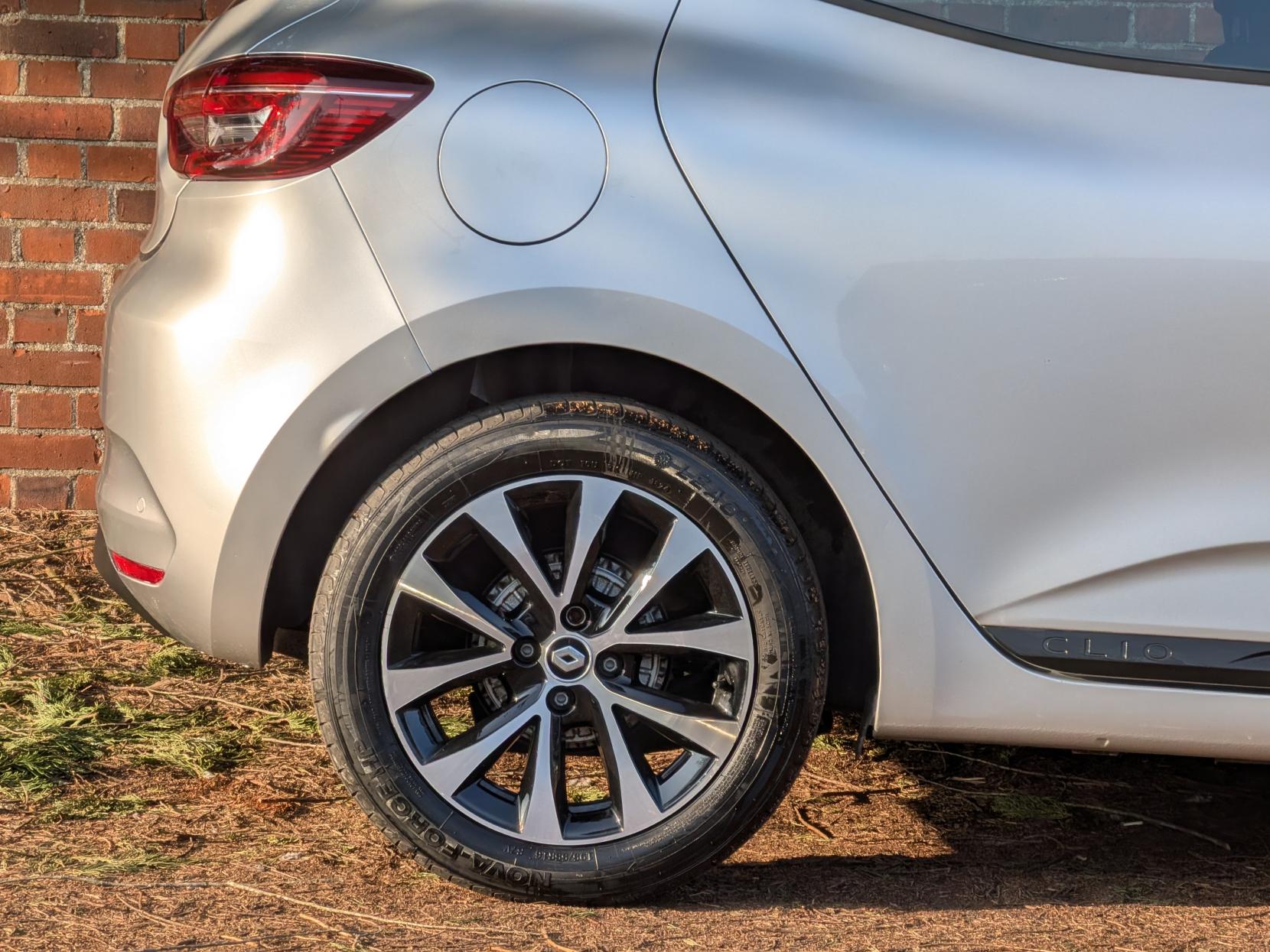 Renault Clio 1.0 TCe Iconic Edition Hatchback 5dr Petrol Manual Euro 6 (s/s) (90 ps)