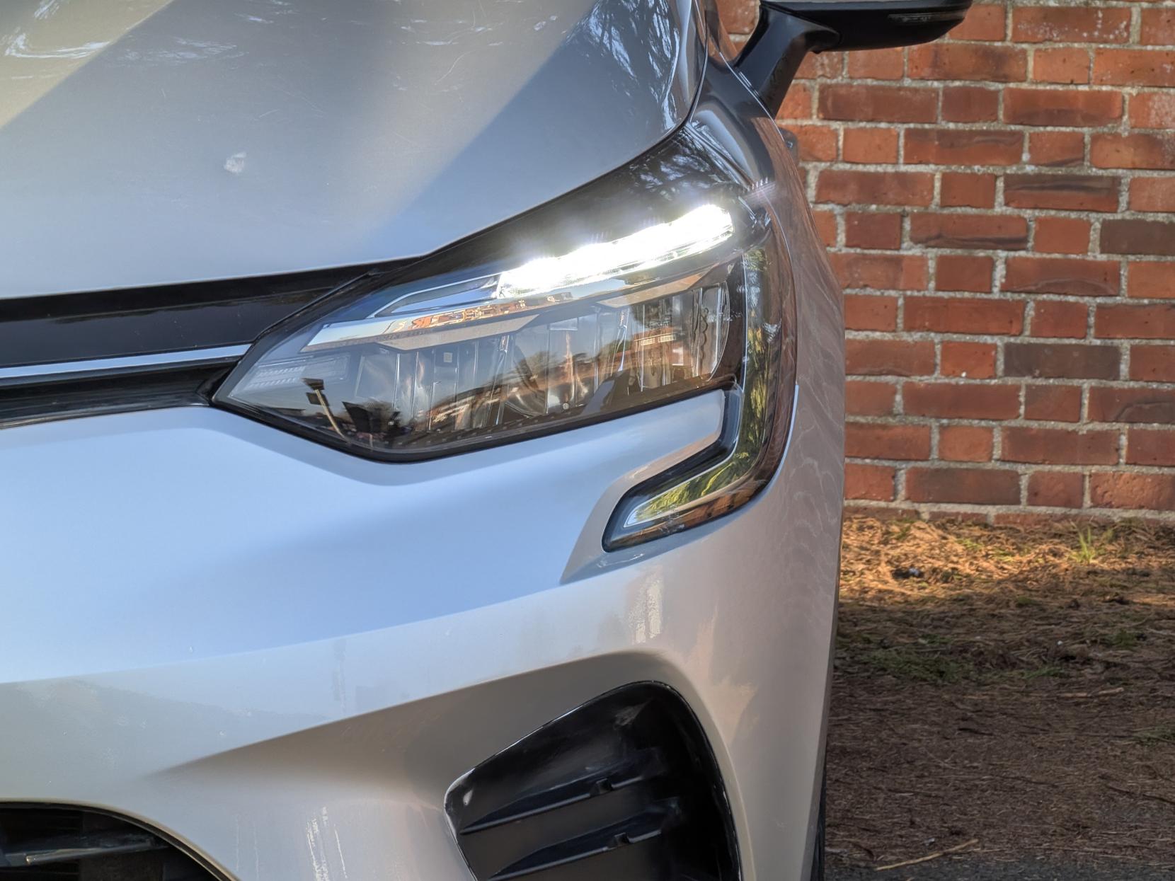 Renault Clio 1.0 TCe Iconic Edition Hatchback 5dr Petrol Manual Euro 6 (s/s) (90 ps)