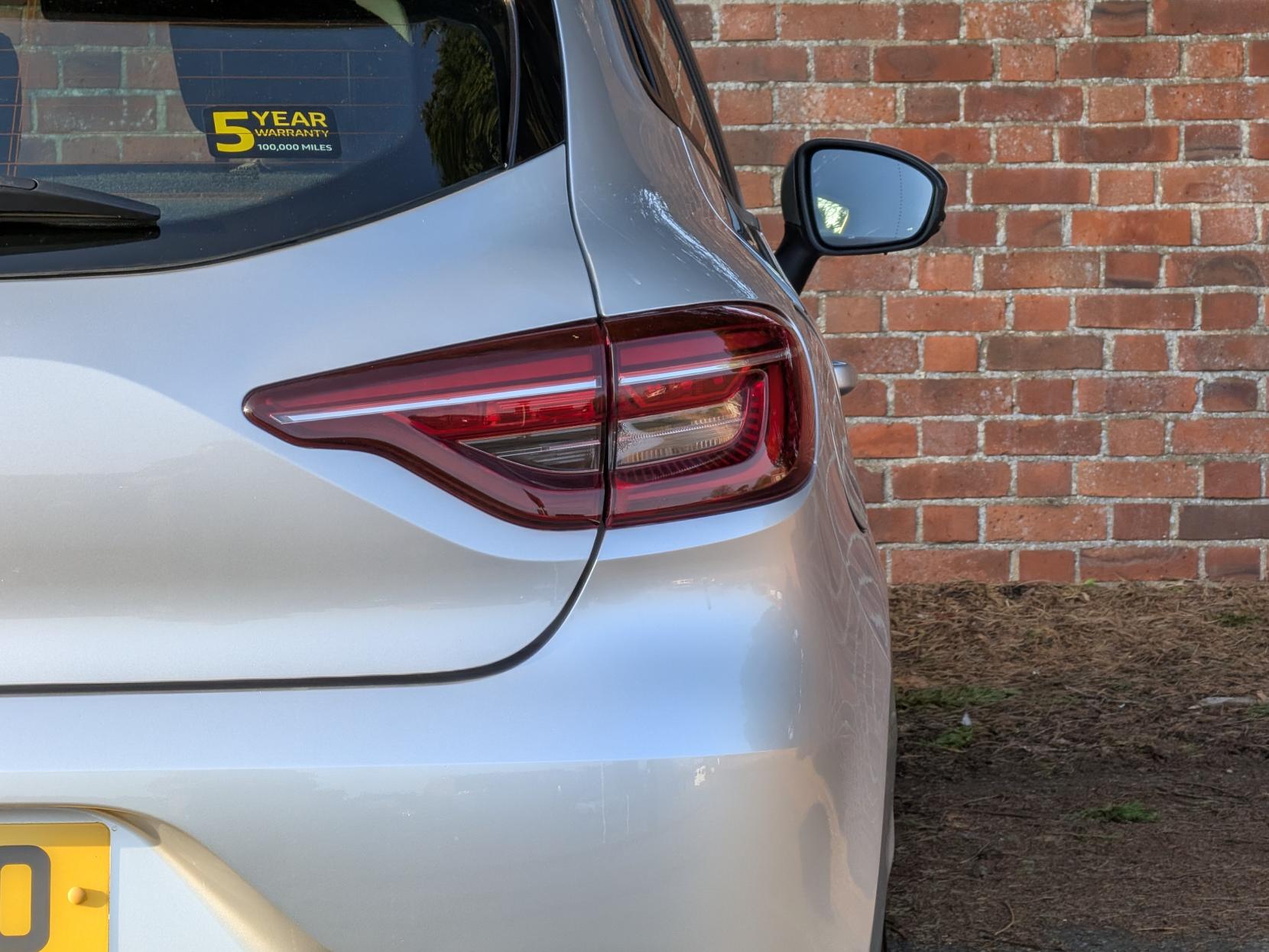 Renault Clio 1.0 TCe Iconic Edition Hatchback 5dr Petrol Manual Euro 6 (s/s) (90 ps)