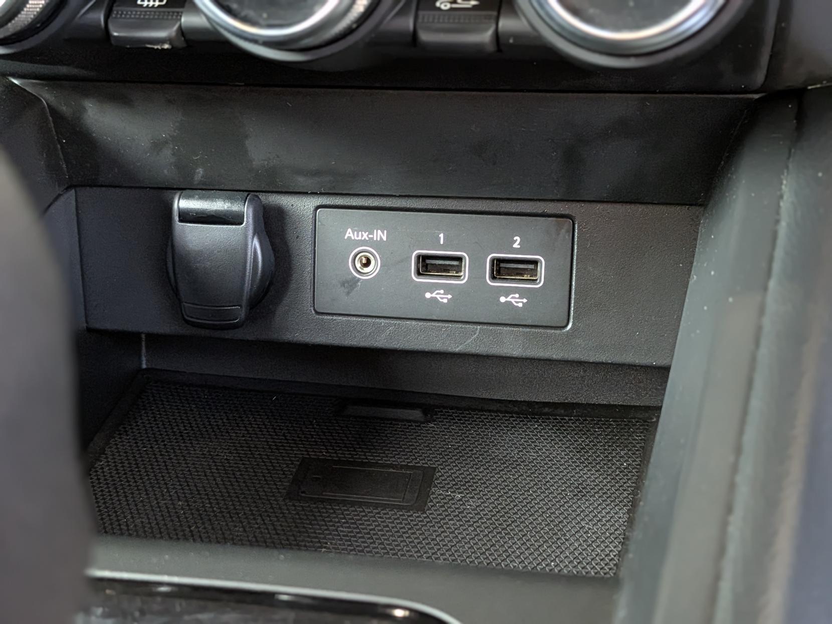 Renault Clio 1.0 TCe Iconic Edition Hatchback 5dr Petrol Manual Euro 6 (s/s) (90 ps)