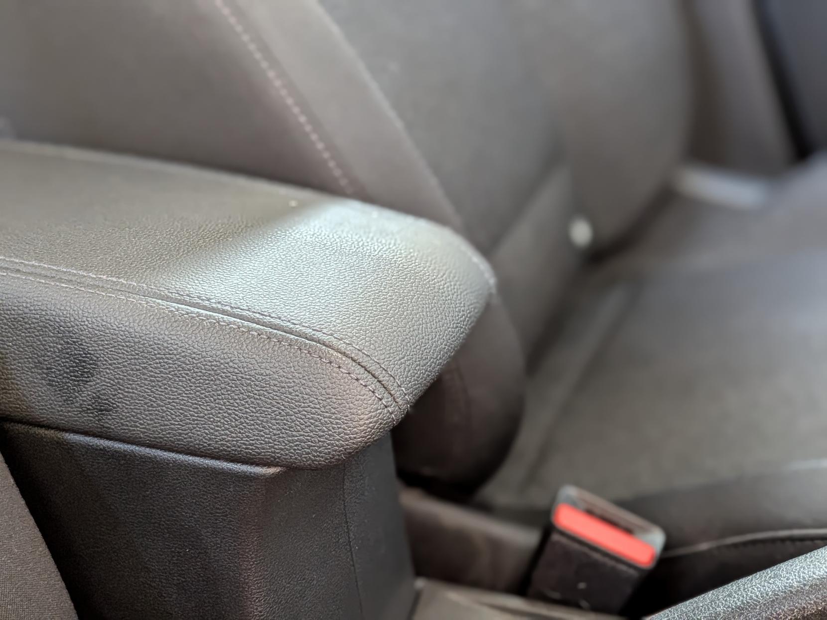 Renault Clio 1.0 TCe Iconic Edition Hatchback 5dr Petrol Manual Euro 6 (s/s) (90 ps)