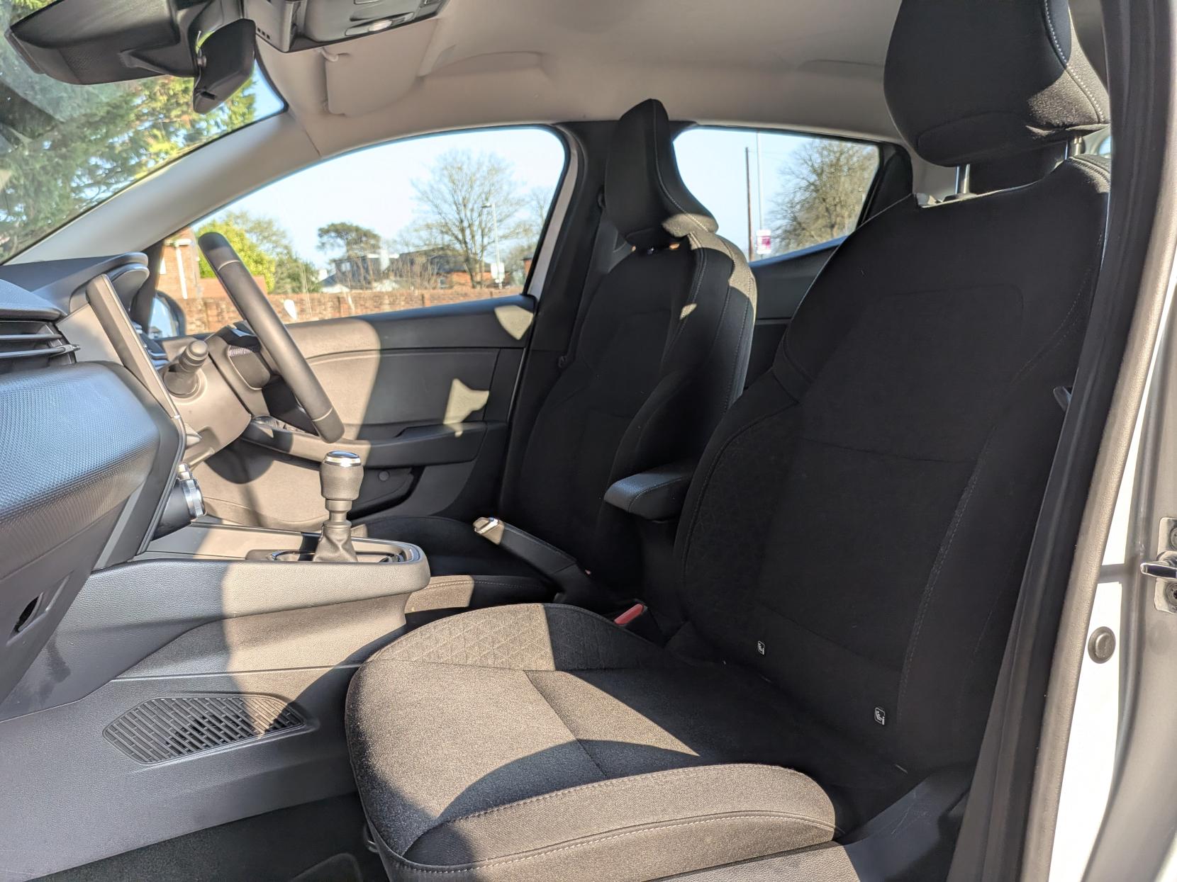 Renault Clio 1.0 TCe Iconic Edition Hatchback 5dr Petrol Manual Euro 6 (s/s) (90 ps)