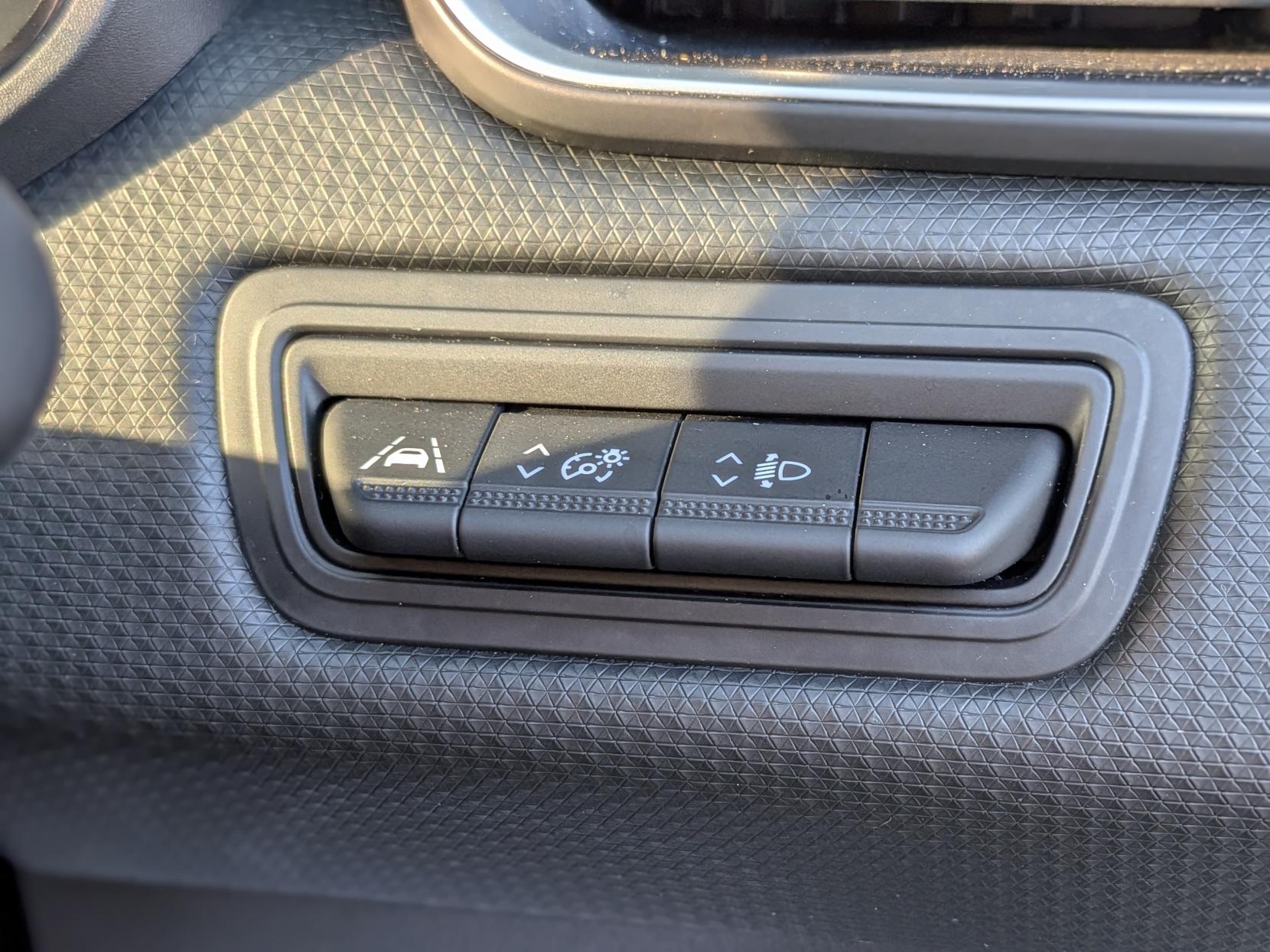 Renault Clio 1.0 TCe Iconic Edition Hatchback 5dr Petrol Manual Euro 6 (s/s) (90 ps)