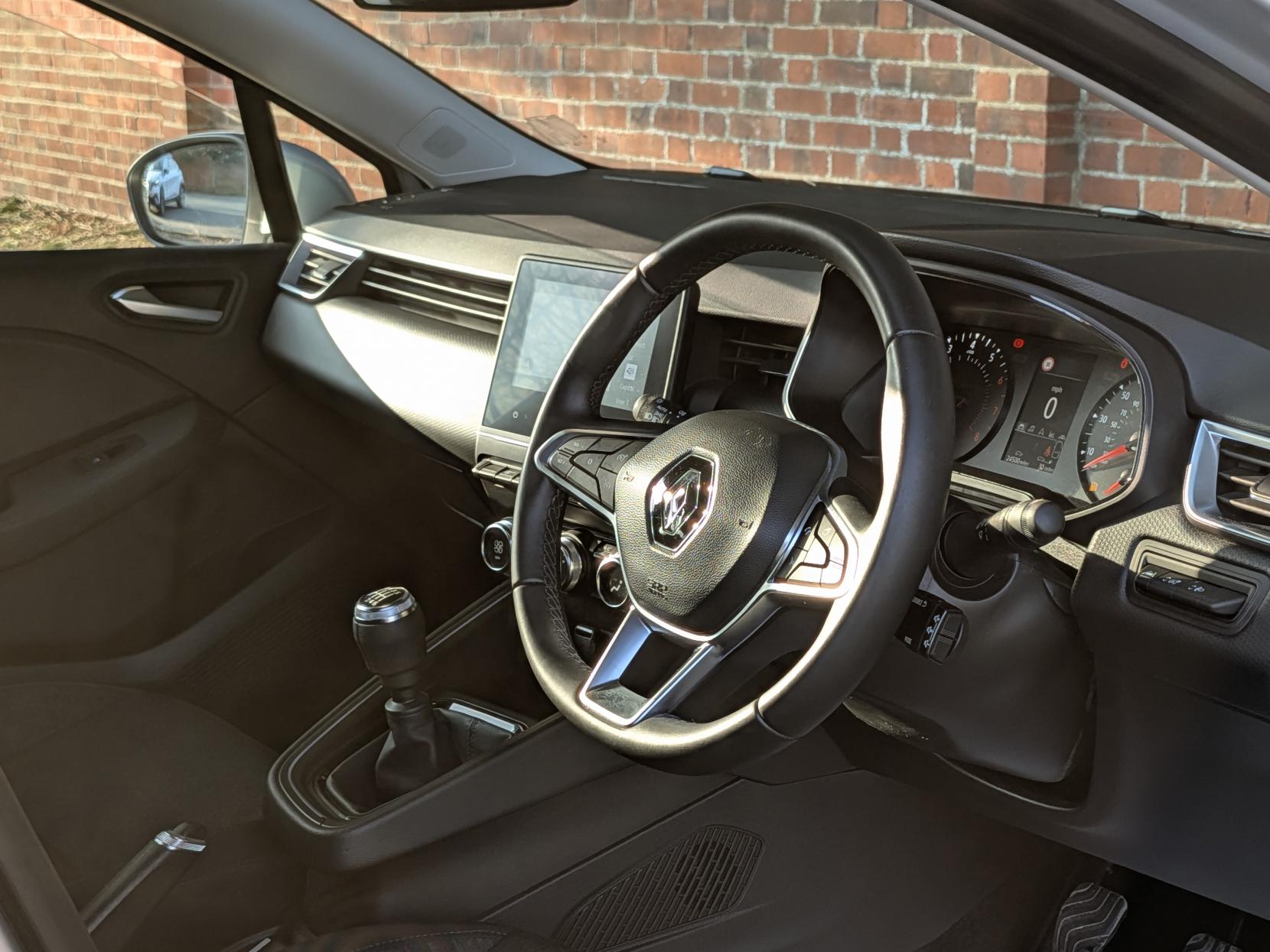 Renault Clio 1.0 TCe Iconic Edition Hatchback 5dr Petrol Manual Euro 6 (s/s) (90 ps)