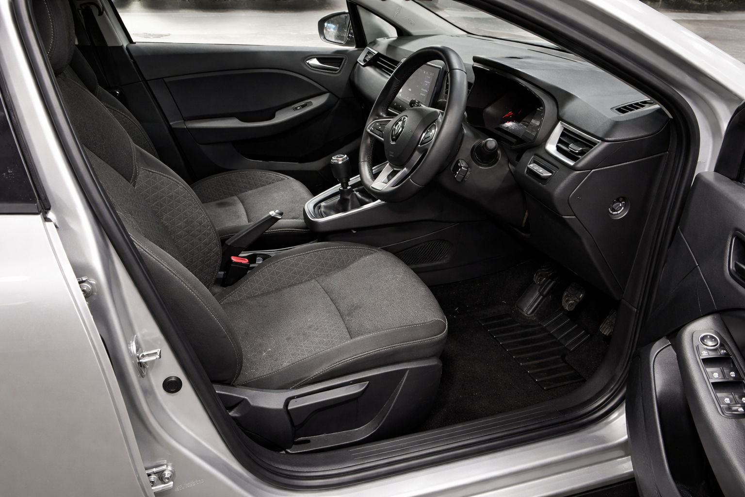 Renault Clio 1.0 TCe Iconic Edition Hatchback 5dr Petrol Manual Euro 6 (s/s) (90 ps)