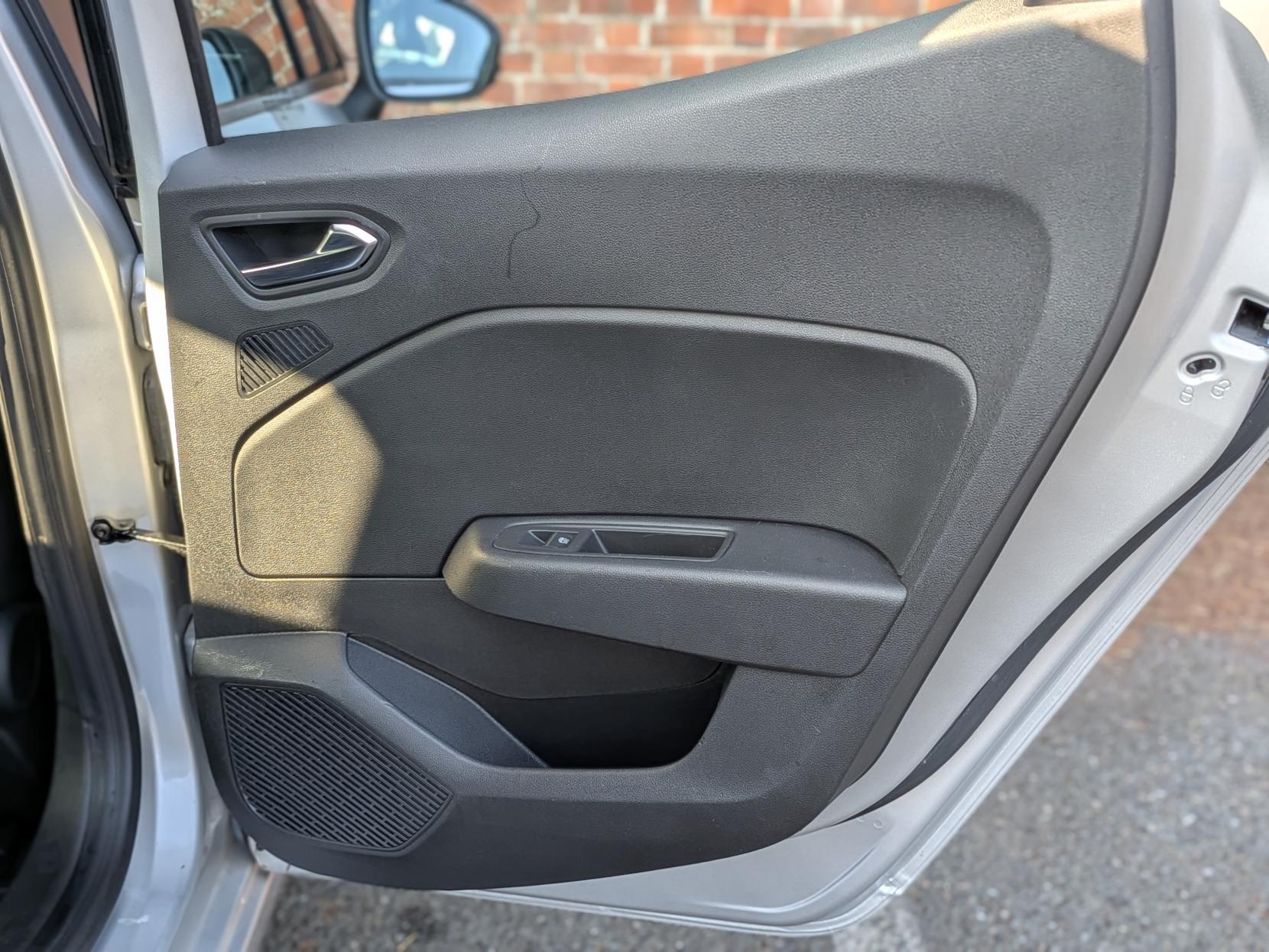 Renault Clio 1.0 TCe Iconic Edition Hatchback 5dr Petrol Manual Euro 6 (s/s) (90 ps)