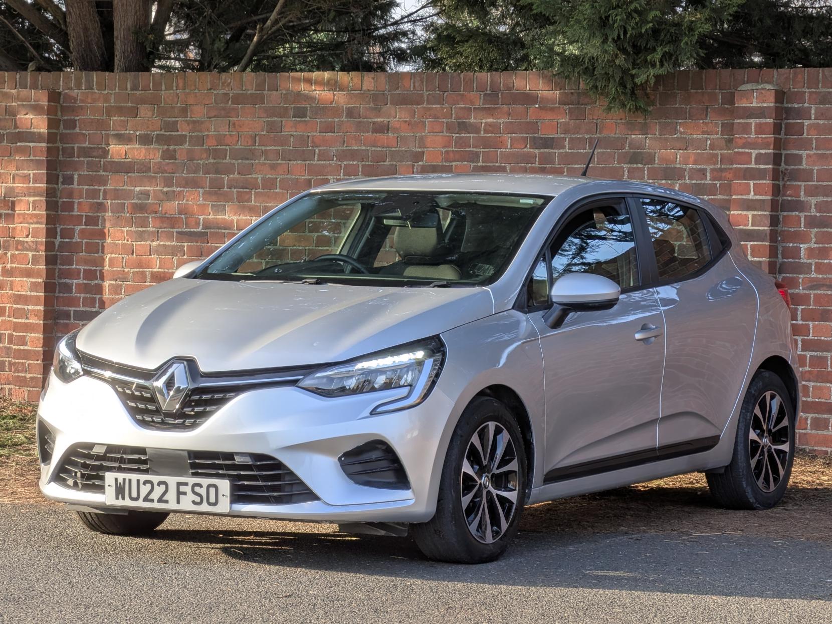 Renault Clio 1.0 TCe Iconic Edition Hatchback 5dr Petrol Manual Euro 6 (s/s) (90 ps)