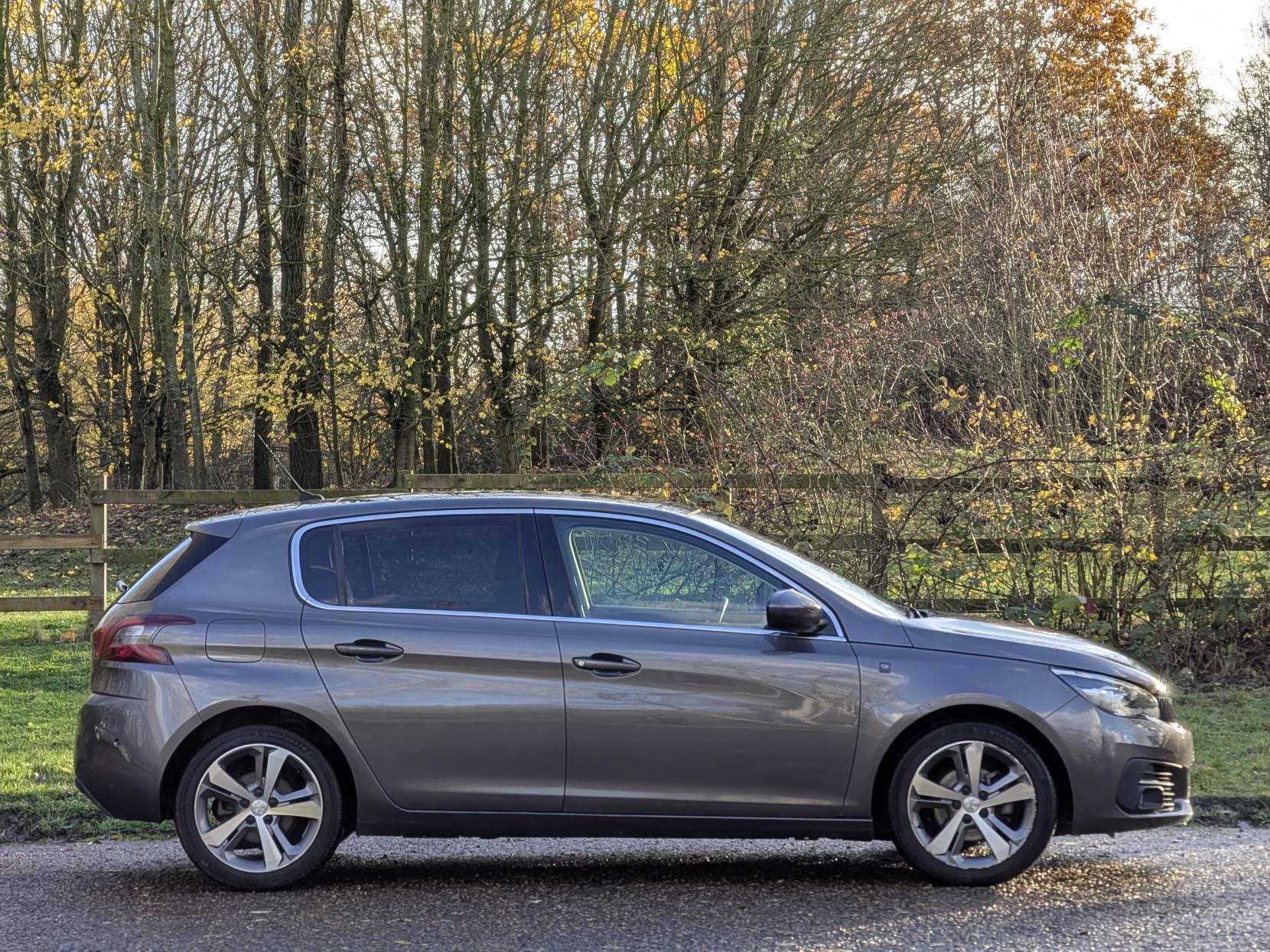 Peugeot 308 1.2 PureTech Tech Edition Hatchback 5dr Petrol EAT Euro 6 (s/s) (130 ps)