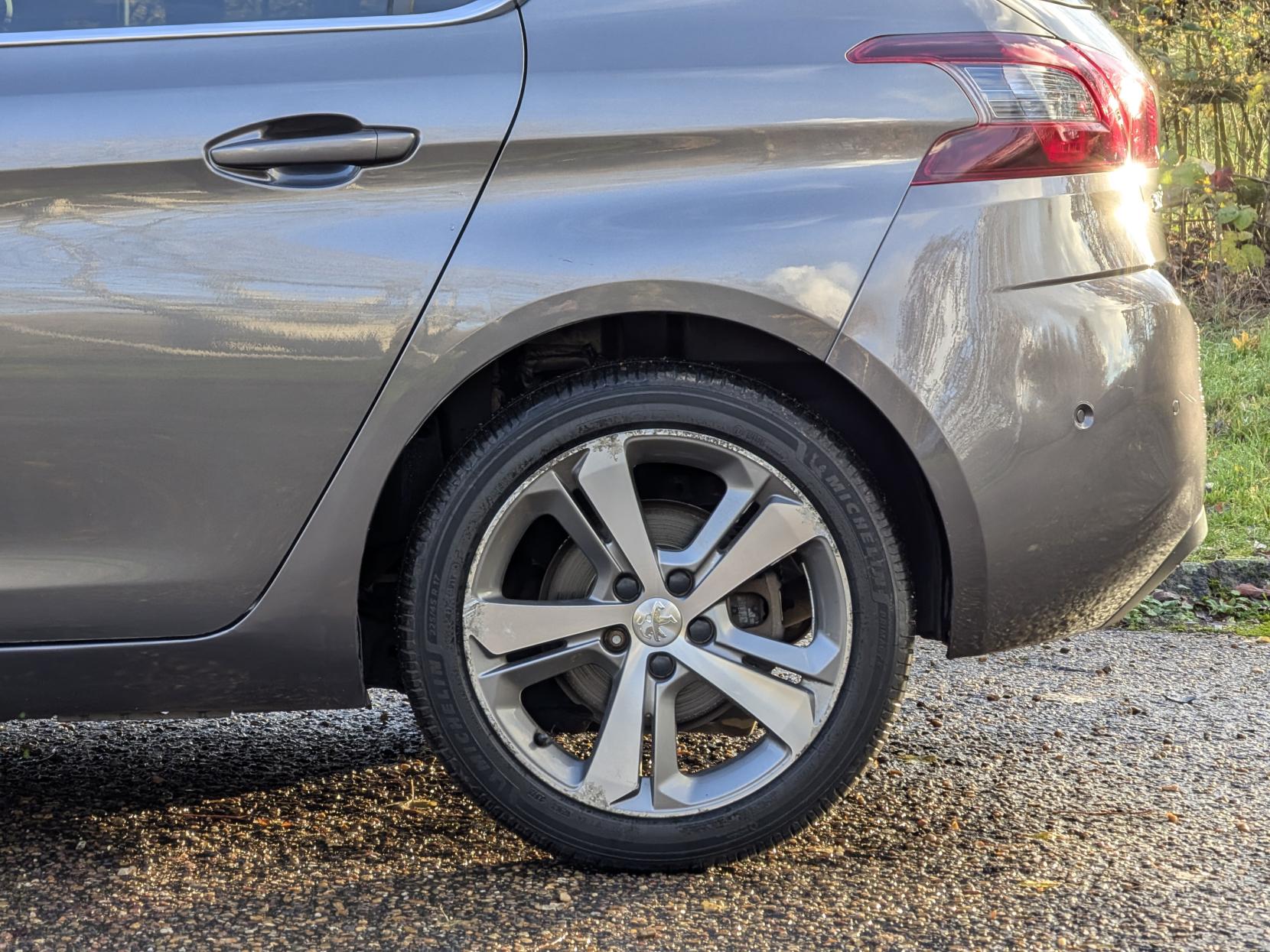 Peugeot 308 1.2 PureTech Tech Edition Hatchback 5dr Petrol EAT Euro 6 (s/s) (130 ps)