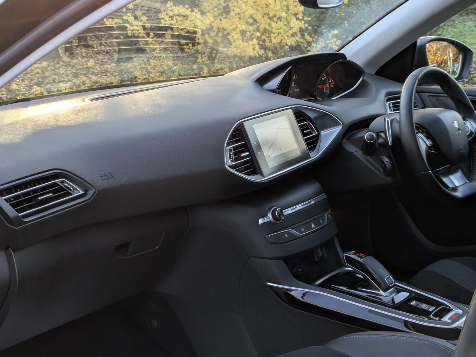 Peugeot 308 1.2 PureTech Tech Edition Hatchback 5dr Petrol EAT Euro 6 (s/s) (130 ps)