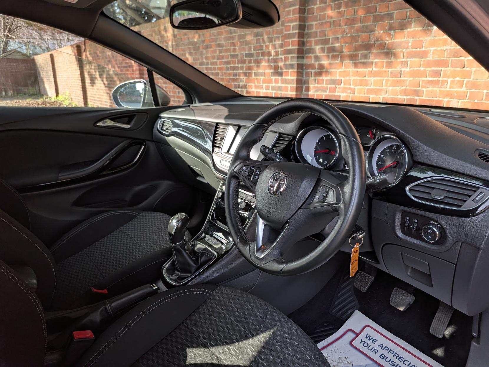 Vauxhall Astra 1.4i Turbo SRi Hatchback 5dr Petrol Manual Euro 6 (150 ps)