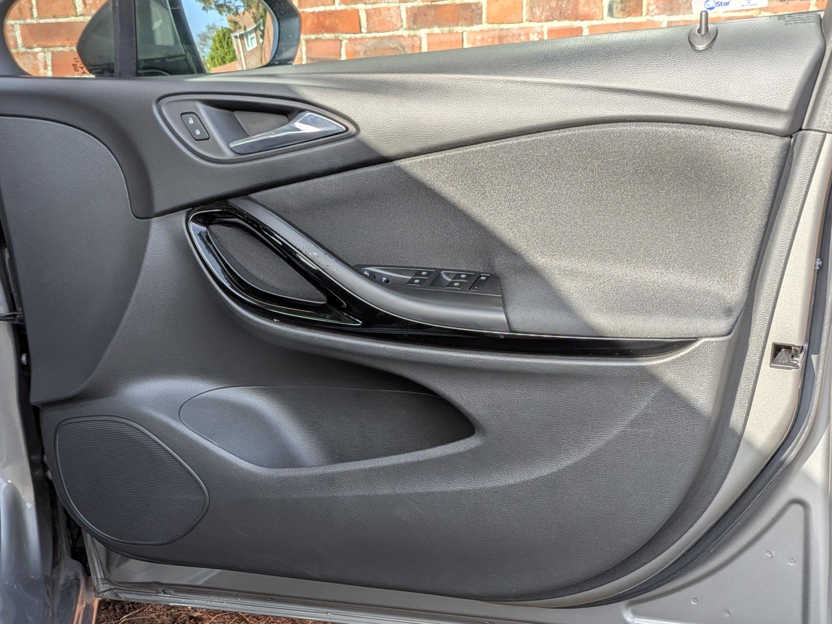 Vauxhall Astra 1.4i Turbo SRi Hatchback 5dr Petrol Manual Euro 6 (150 ps)