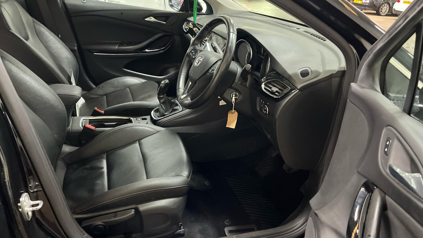 Vauxhall Astra 1.6i Turbo GPF Elite Nav Hatchback 5dr Petrol Manual Euro 6 (s/s) (200 ps)