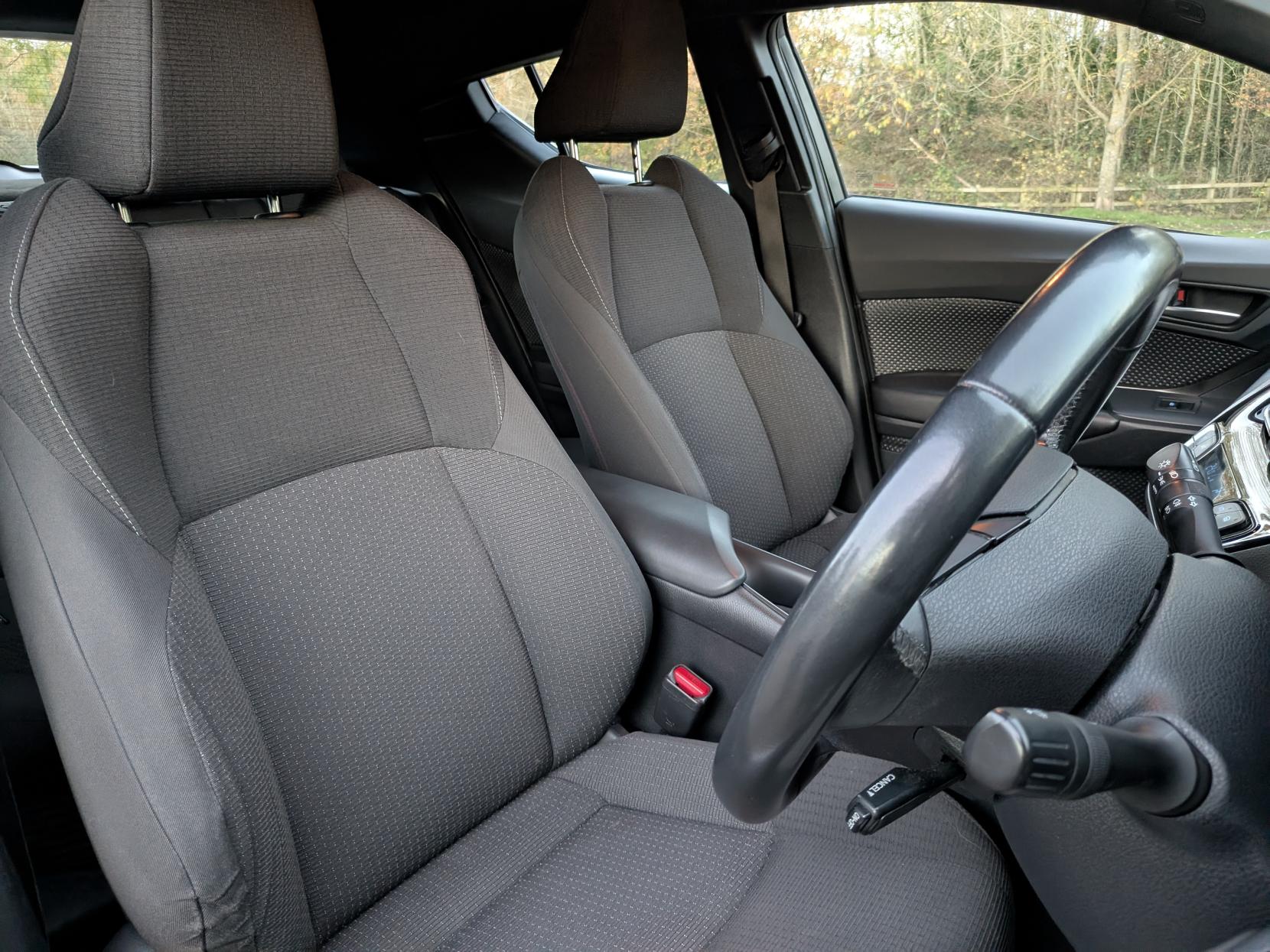 Toyota C-HR 1.8 VVT-h Icon SUV 5dr Petrol Hybrid CVT Euro 6 (s/s) (122 ps)