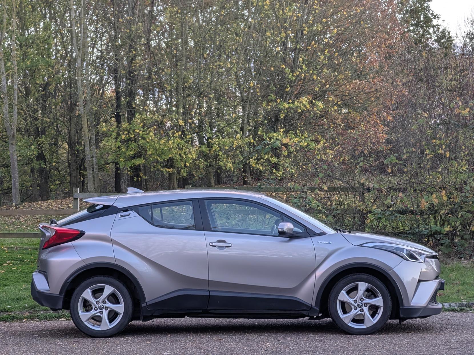 Toyota C-HR 1.8 VVT-h Icon SUV 5dr Petrol Hybrid CVT Euro 6 (s/s) (122 ps)