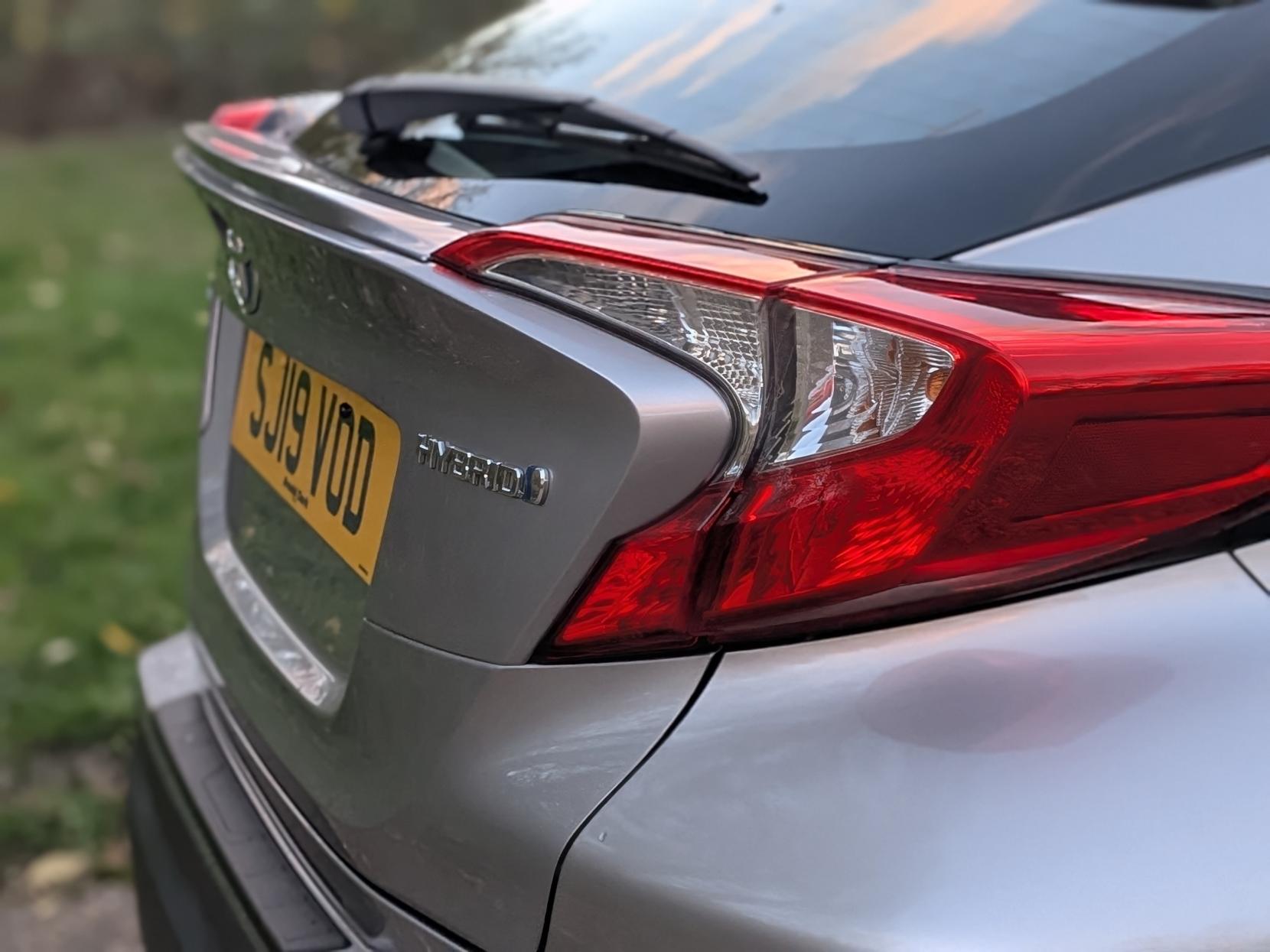 Toyota C-HR 1.8 VVT-h Icon SUV 5dr Petrol Hybrid CVT Euro 6 (s/s) (122 ps)