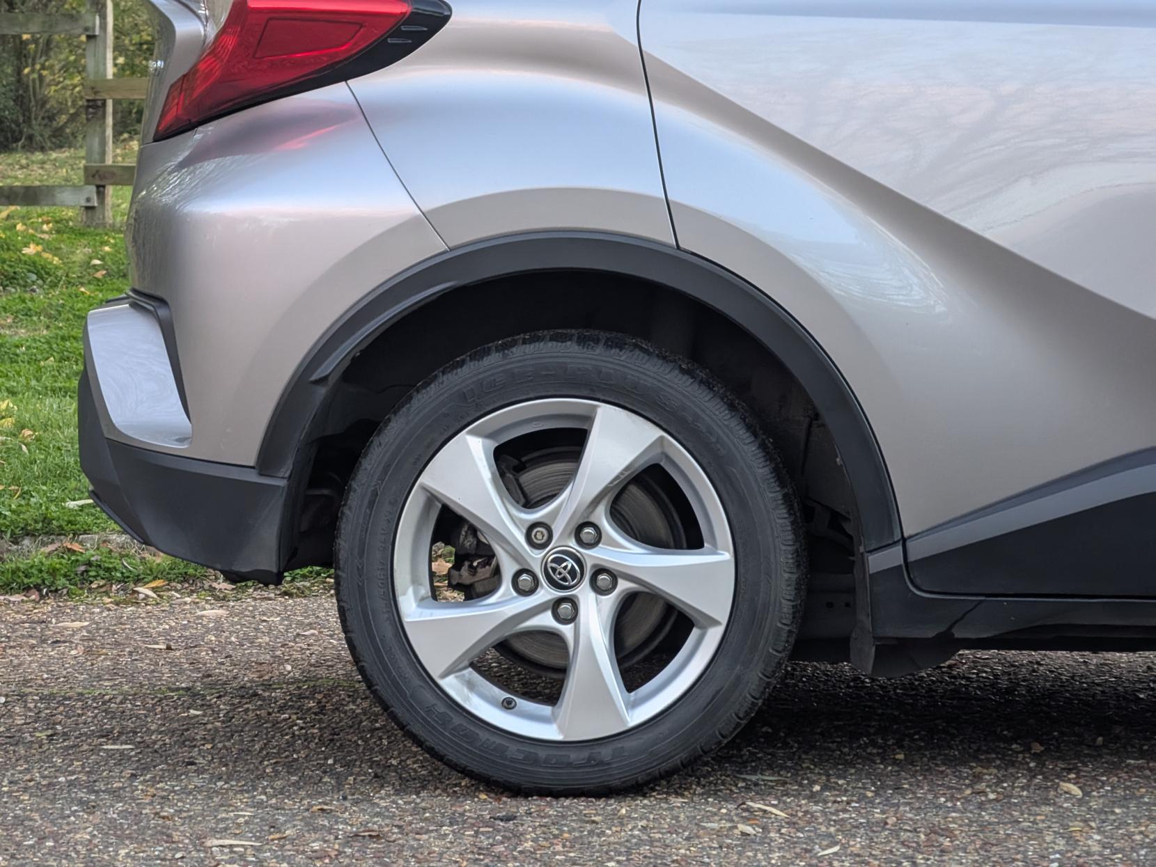 Toyota C-HR 1.8 VVT-h Icon SUV 5dr Petrol Hybrid CVT Euro 6 (s/s) (122 ps)