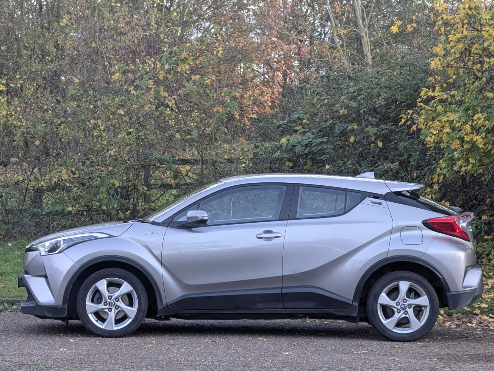 Toyota C-HR 1.8 VVT-h Icon SUV 5dr Petrol Hybrid CVT Euro 6 (s/s) (122 ps)