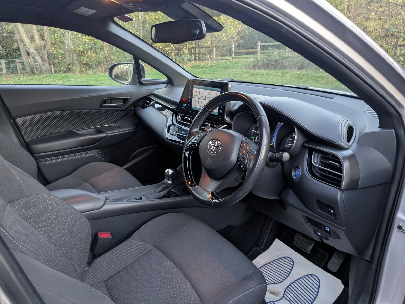 Toyota C-HR 1.8 VVT-h Icon SUV 5dr Petrol Hybrid CVT Euro 6 (s/s) (122 ps)