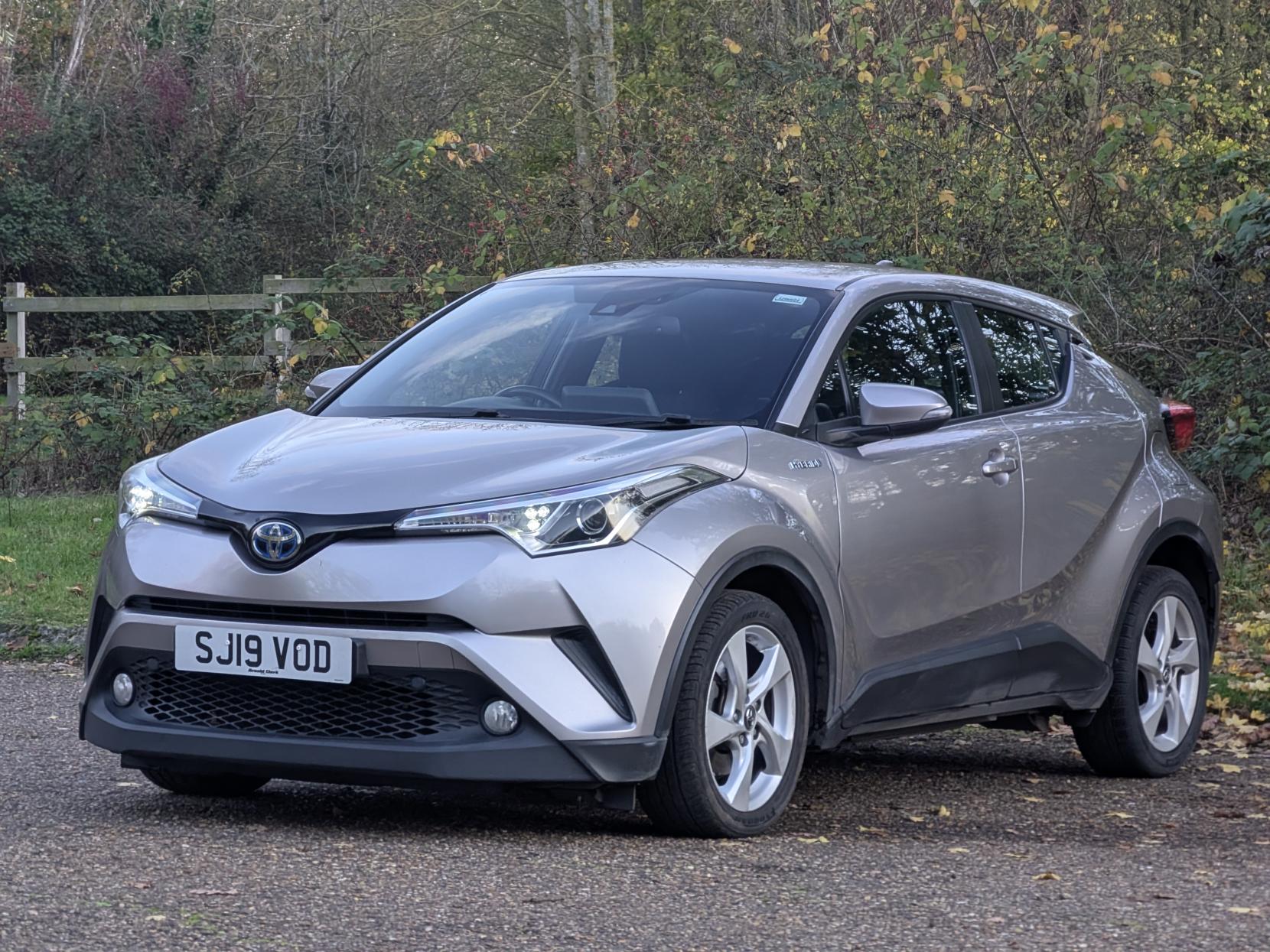 Toyota C-HR 1.8 VVT-h Icon SUV 5dr Petrol Hybrid CVT Euro 6 (s/s) (122 ps)