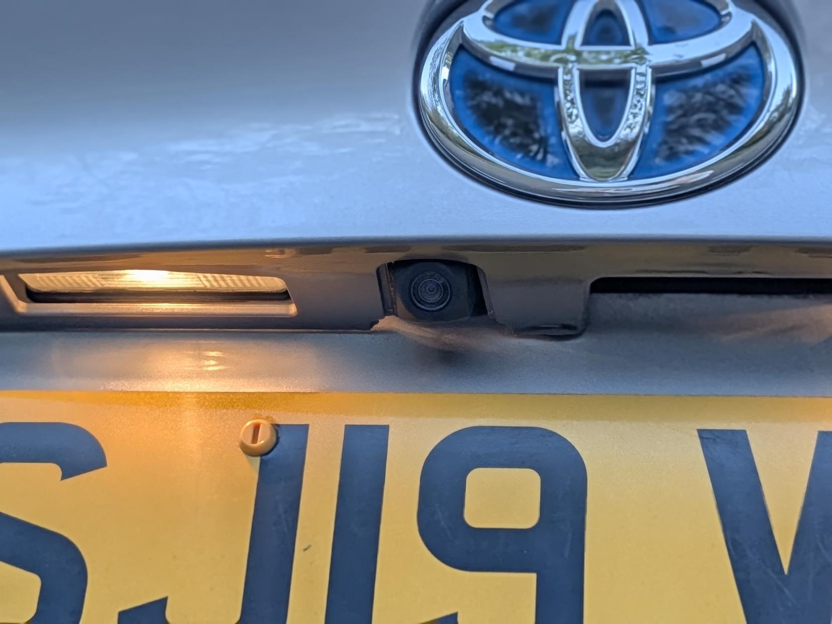 Toyota C-HR 1.8 VVT-h Icon SUV 5dr Petrol Hybrid CVT Euro 6 (s/s) (122 ps)