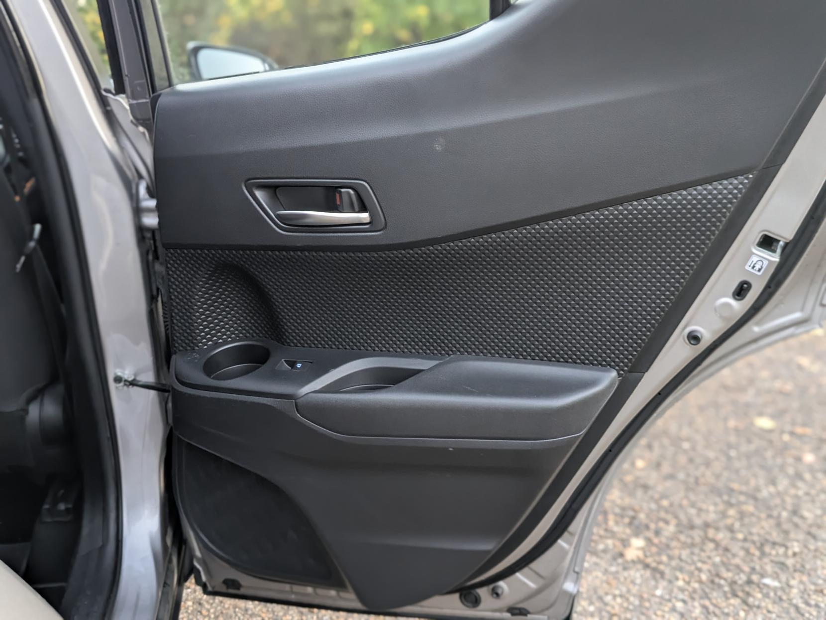 Toyota C-HR 1.8 VVT-h Icon SUV 5dr Petrol Hybrid CVT Euro 6 (s/s) (122 ps)