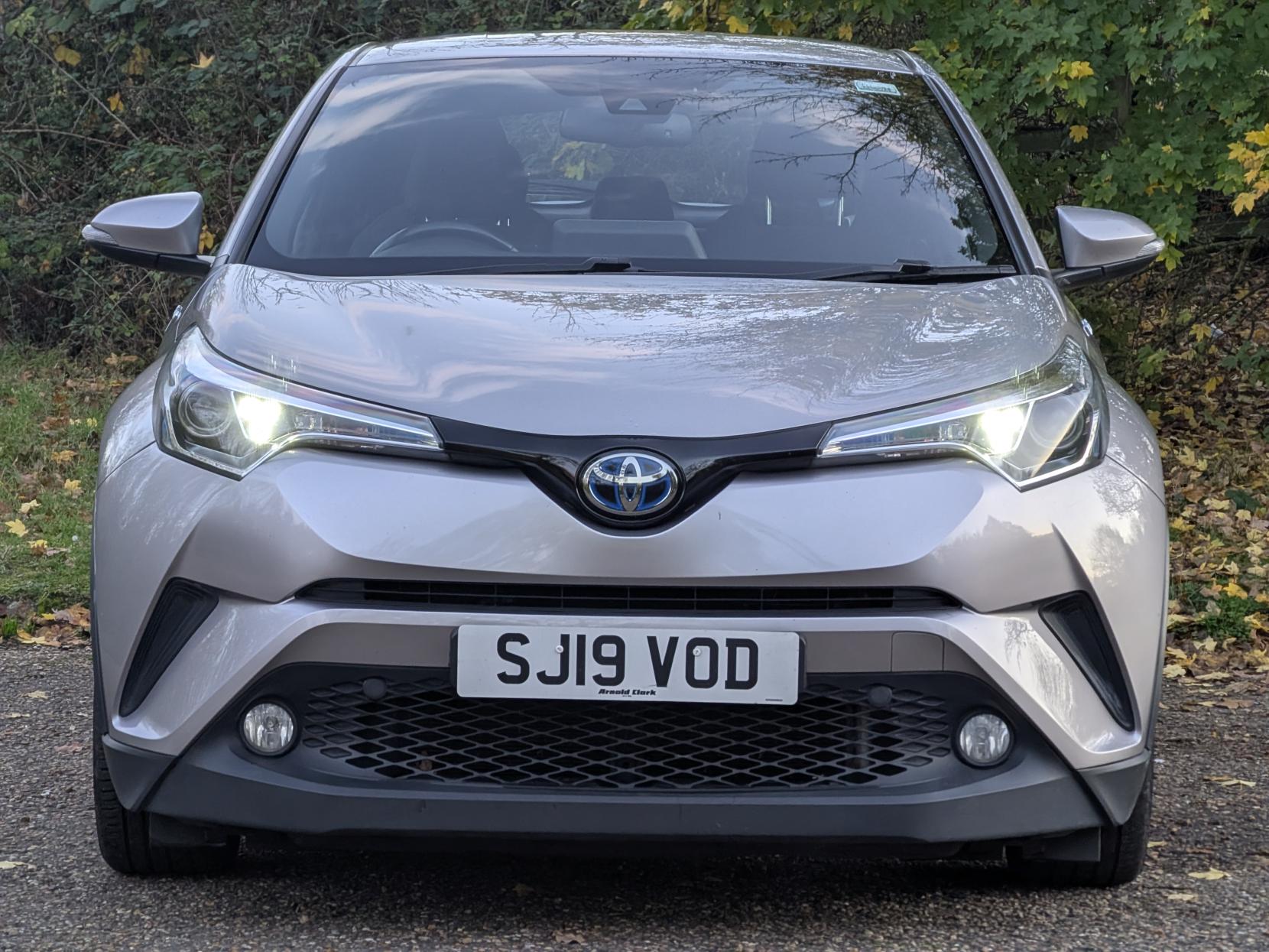 Toyota C-HR 1.8 VVT-h Icon SUV 5dr Petrol Hybrid CVT Euro 6 (s/s) (122 ps)