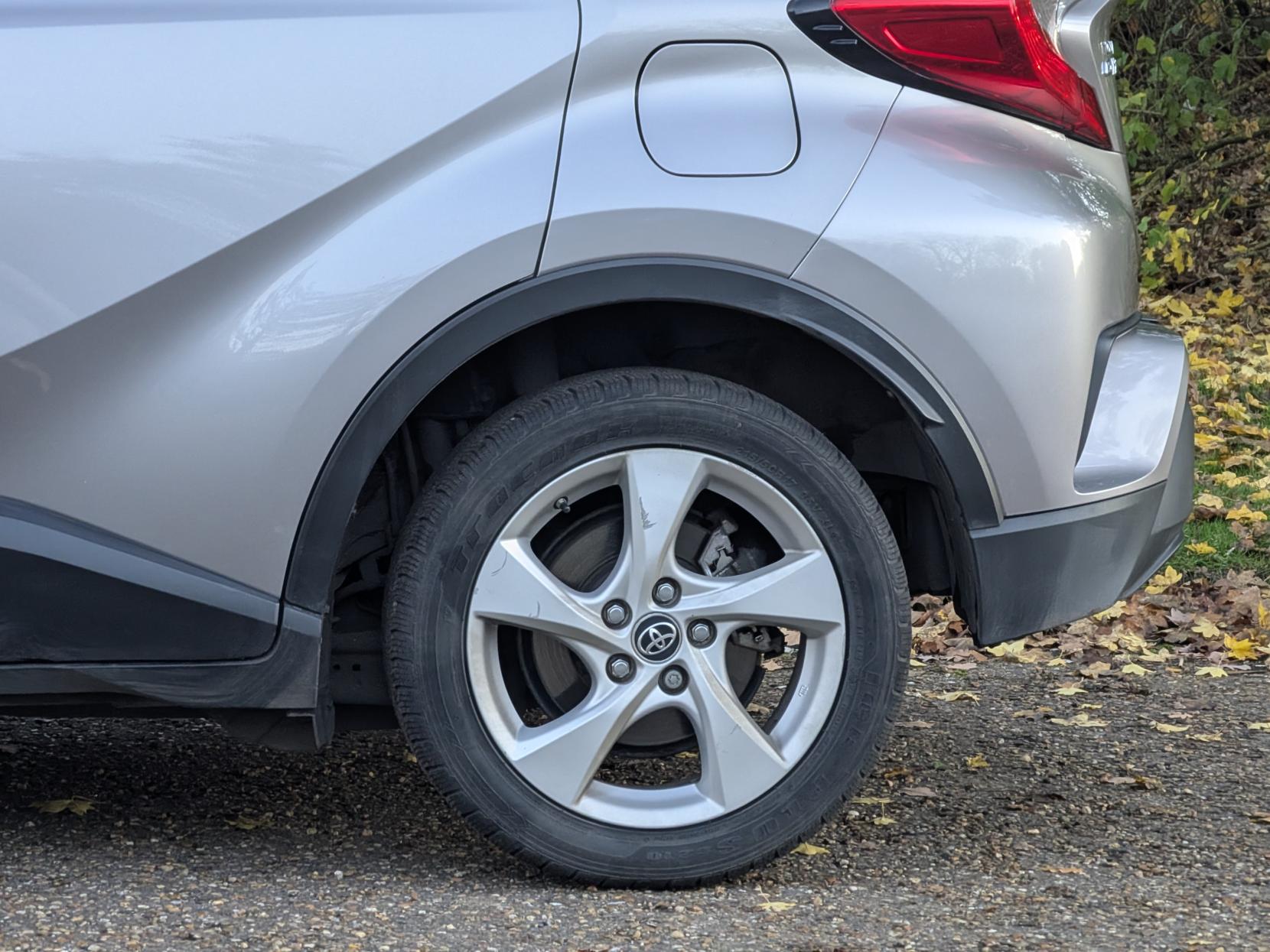 Toyota C-HR 1.8 VVT-h Icon SUV 5dr Petrol Hybrid CVT Euro 6 (s/s) (122 ps)