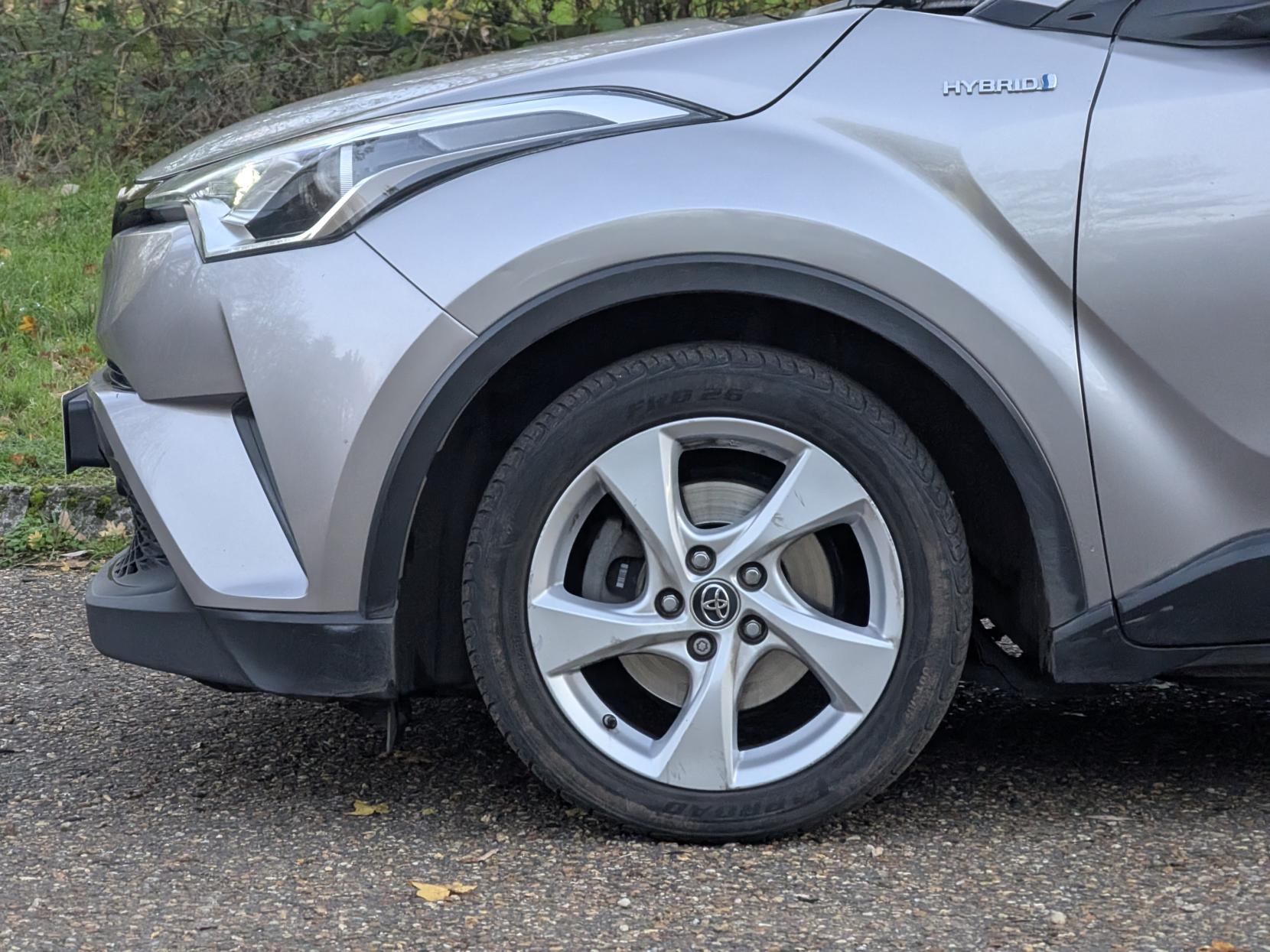 Toyota C-HR 1.8 VVT-h Icon SUV 5dr Petrol Hybrid CVT Euro 6 (s/s) (122 ps)