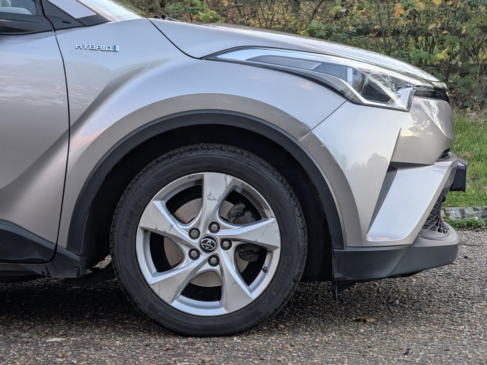 Toyota C-HR 1.8 VVT-h Icon SUV 5dr Petrol Hybrid CVT Euro 6 (s/s) (122 ps)