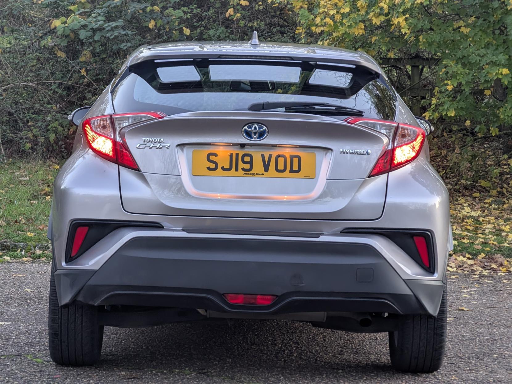 Toyota C-HR 1.8 VVT-h Icon SUV 5dr Petrol Hybrid CVT Euro 6 (s/s) (122 ps)