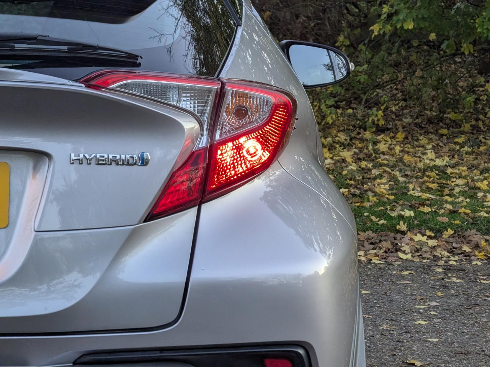 Toyota C-HR 1.8 VVT-h Icon SUV 5dr Petrol Hybrid CVT Euro 6 (s/s) (122 ps)