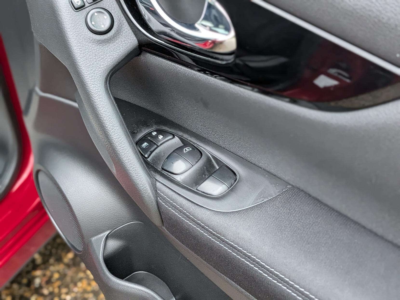 Nissan Qashqai 1.2 DIG-T N-Connecta SUV 5dr Petrol XTRON 2WD Euro 6 (s/s) (115 ps)