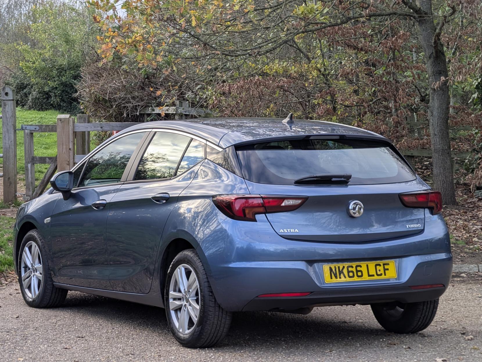 Vauxhall Astra 1.4i Turbo Tech Line Hatchback 5dr Petrol Manual Euro 6 (125 ps)