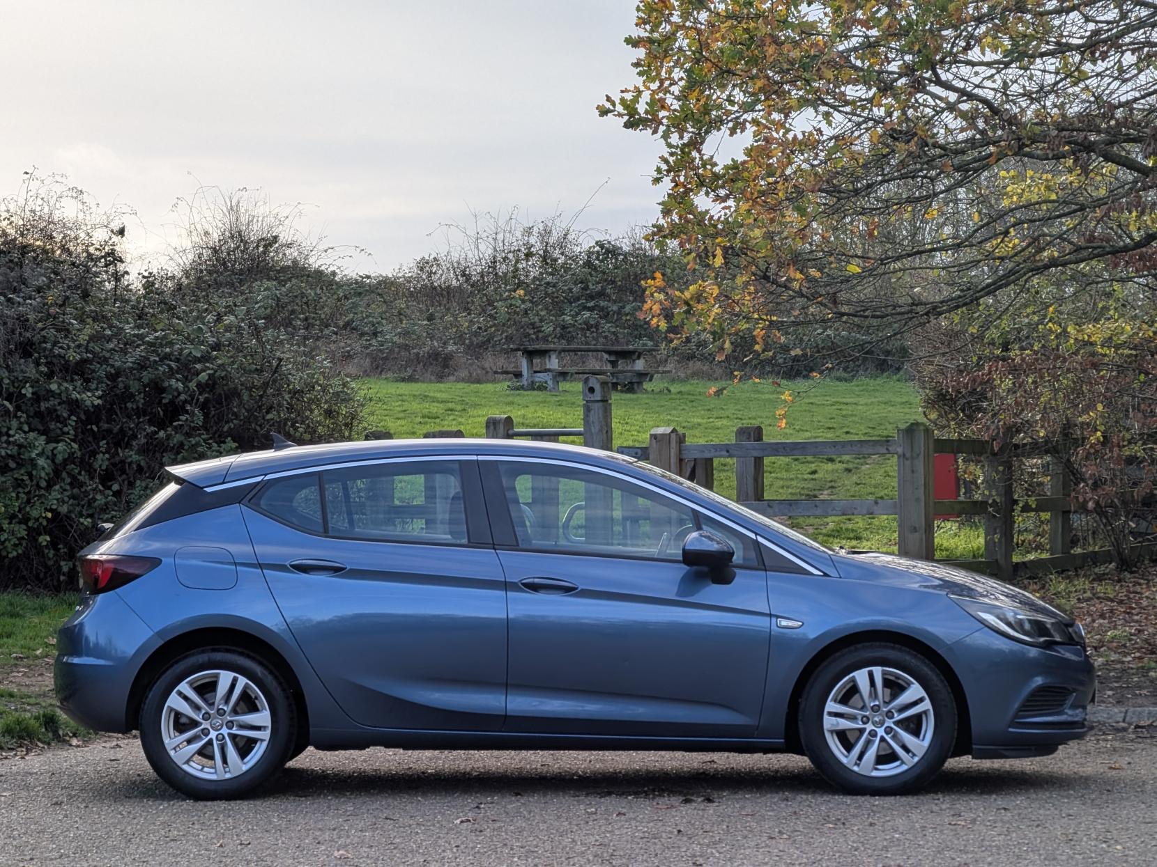 Vauxhall Astra 1.4i Turbo Tech Line Hatchback 5dr Petrol Manual Euro 6 (125 ps)