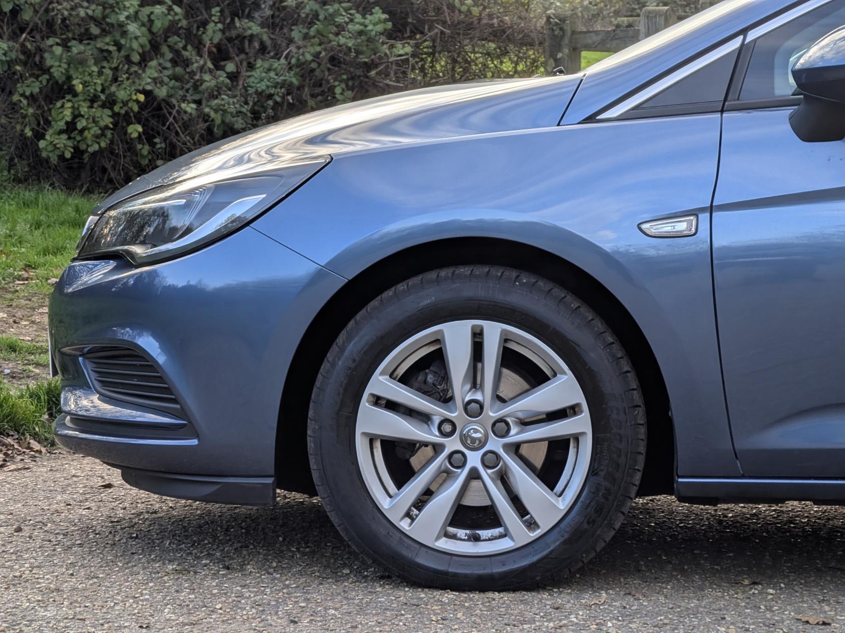 Vauxhall Astra 1.4i Turbo Tech Line Hatchback 5dr Petrol Manual Euro 6 (125 ps)