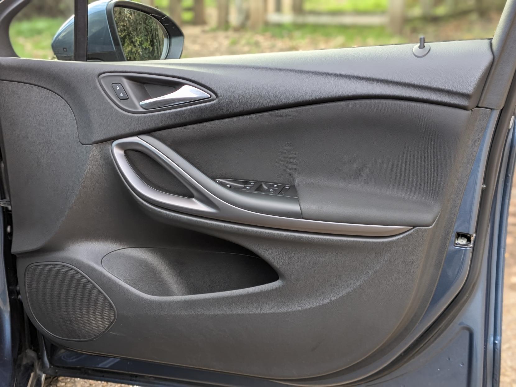 Vauxhall Astra 1.4i Turbo Tech Line Hatchback 5dr Petrol Manual Euro 6 (125 ps)