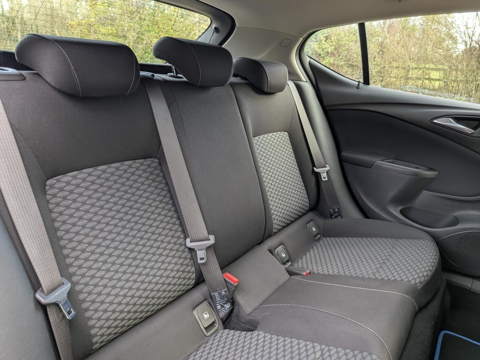 Vauxhall Astra 1.4i Turbo Tech Line Hatchback 5dr Petrol Manual Euro 6 (125 ps)