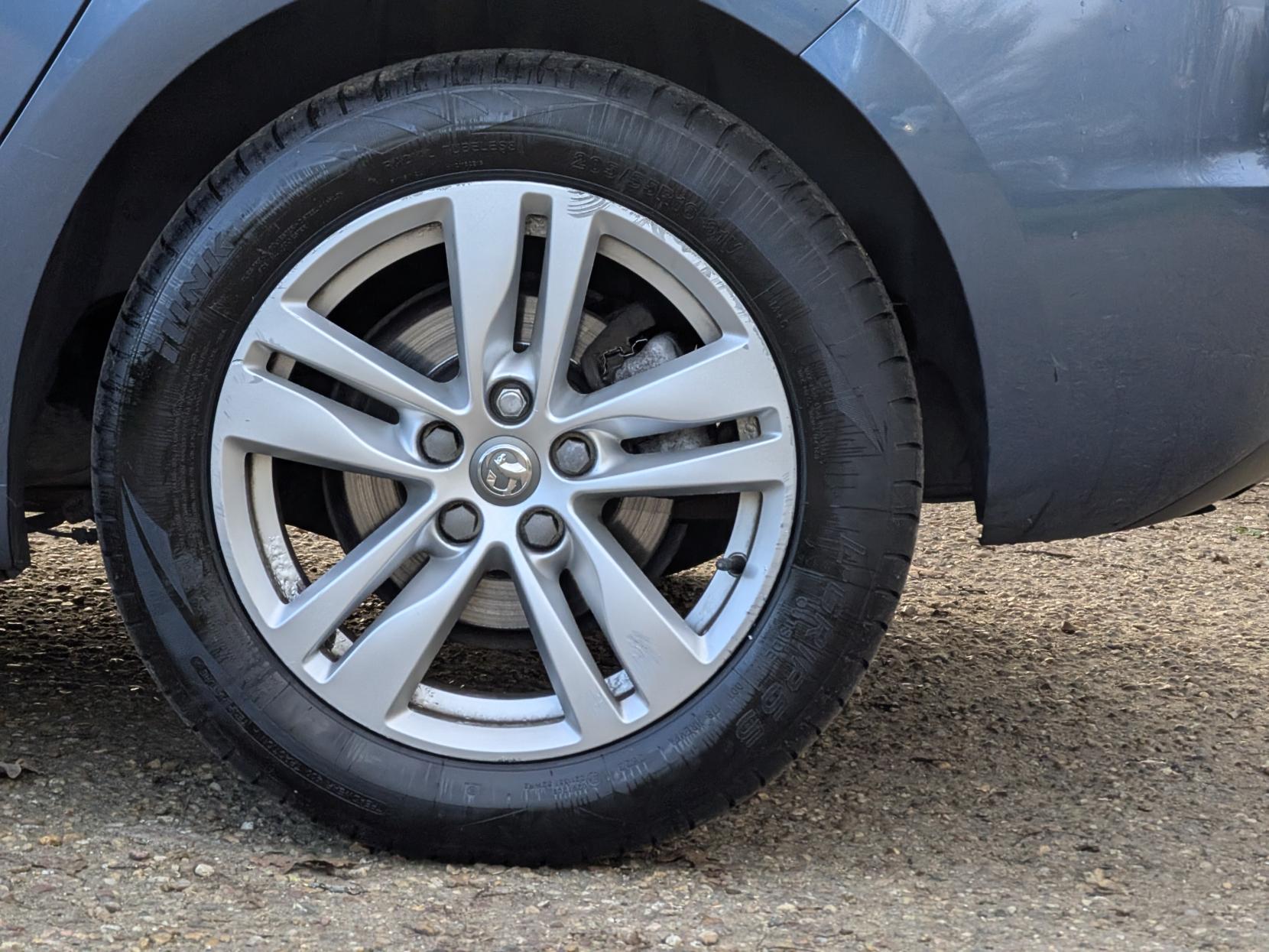 Vauxhall Astra 1.4i Turbo Tech Line Hatchback 5dr Petrol Manual Euro 6 (125 ps)