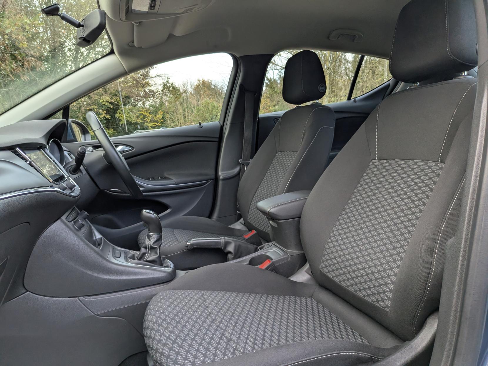 Vauxhall Astra 1.4i Turbo Tech Line Hatchback 5dr Petrol Manual Euro 6 (125 ps)