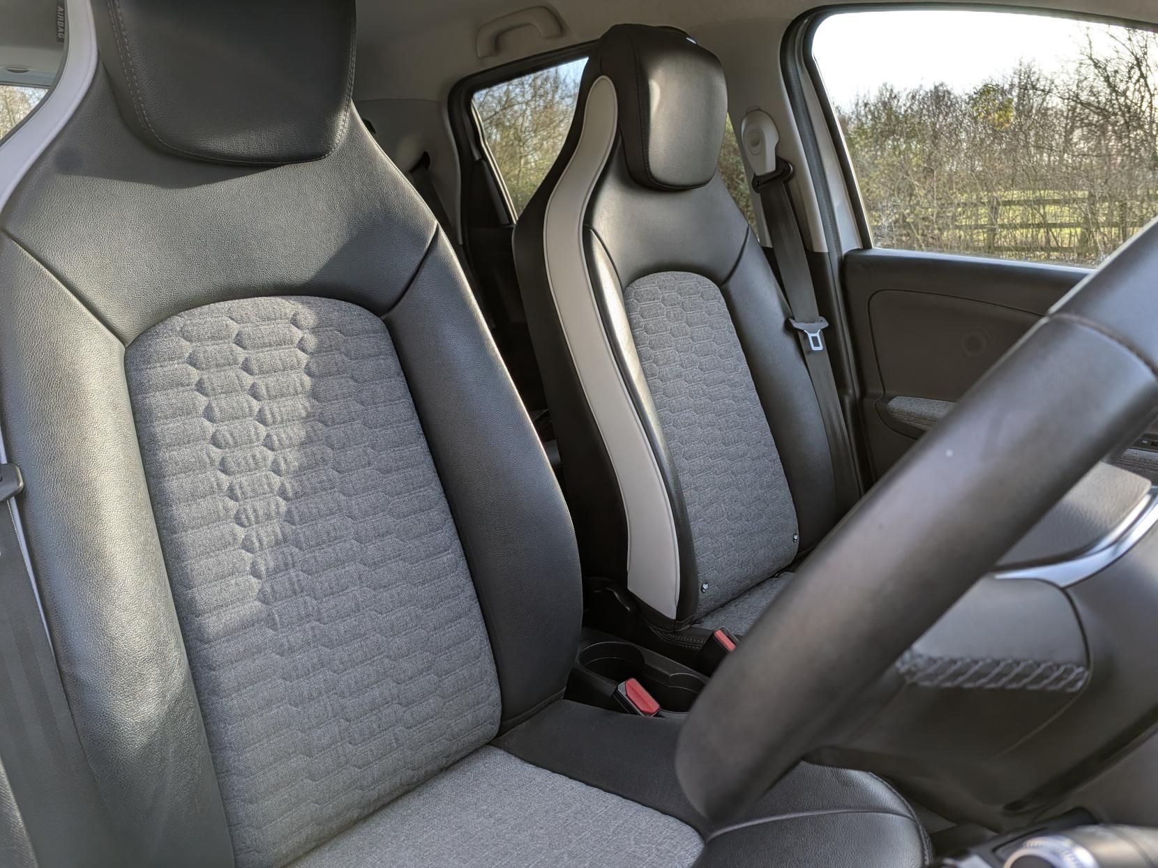 Renault Zoe R135 52kWh GT Line Hatchback 5dr Electric Auto (i, Rapid Charge) (134 bhp)