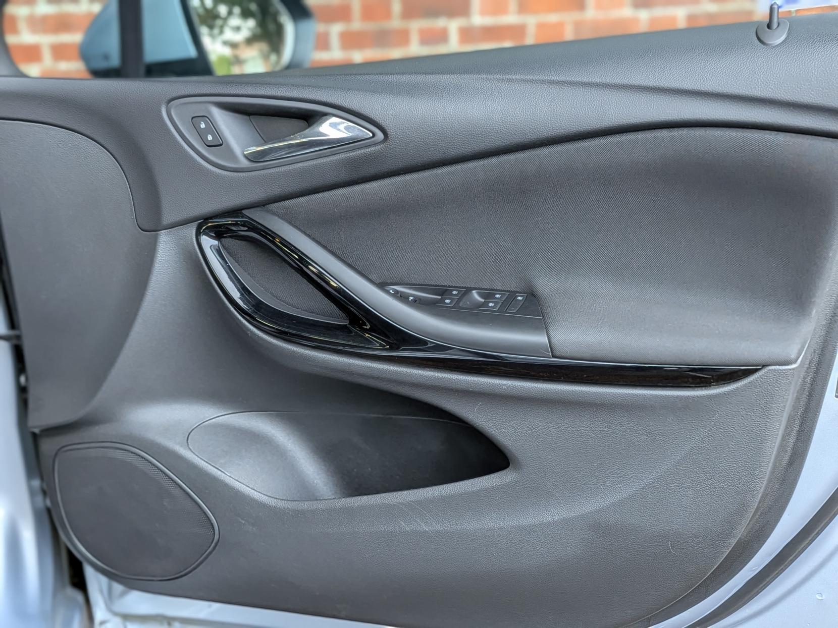 Vauxhall Astra 1.4i Turbo SRi Hatchback 5dr Petrol Manual Euro 6 (150 ps)