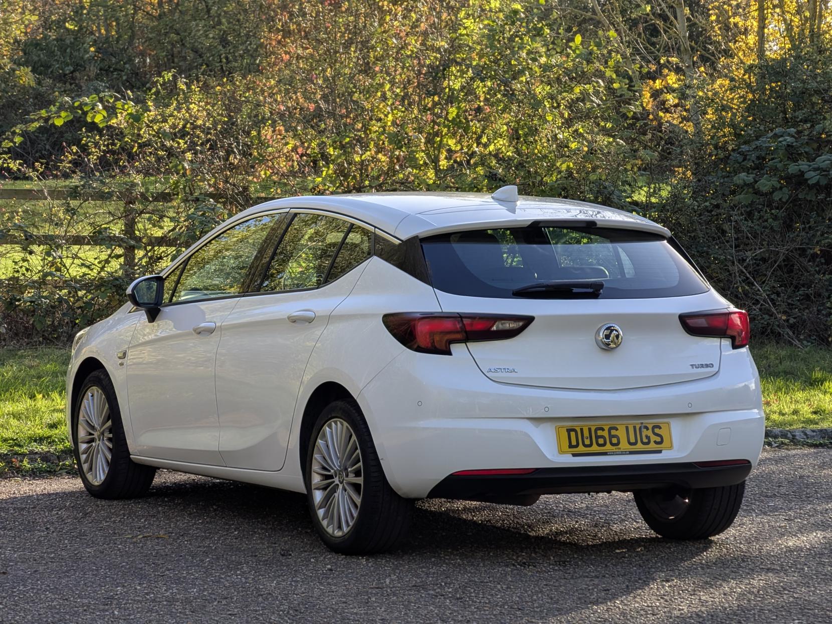 Vauxhall Astra 1.4i Turbo Elite Nav Hatchback 5dr Petrol Manual Euro 6 (150 ps)