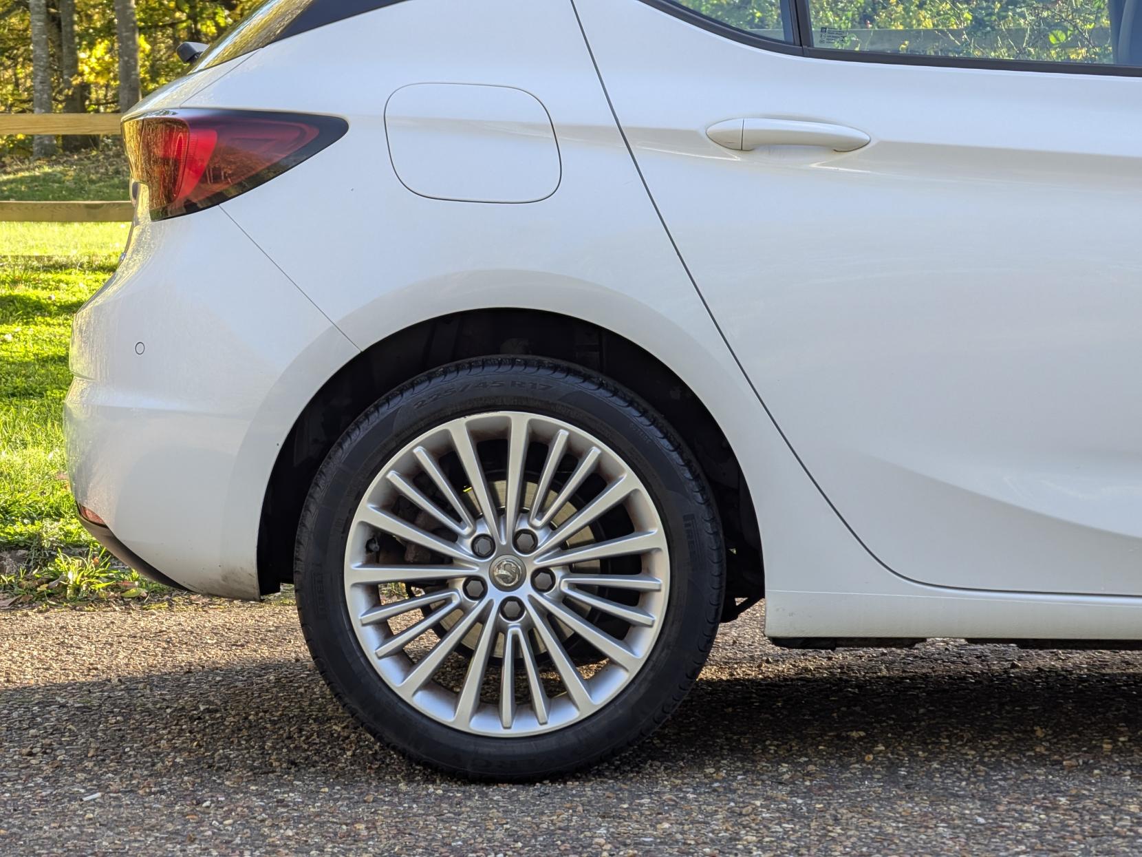 Vauxhall Astra 1.4i Turbo Elite Nav Hatchback 5dr Petrol Manual Euro 6 (150 ps)