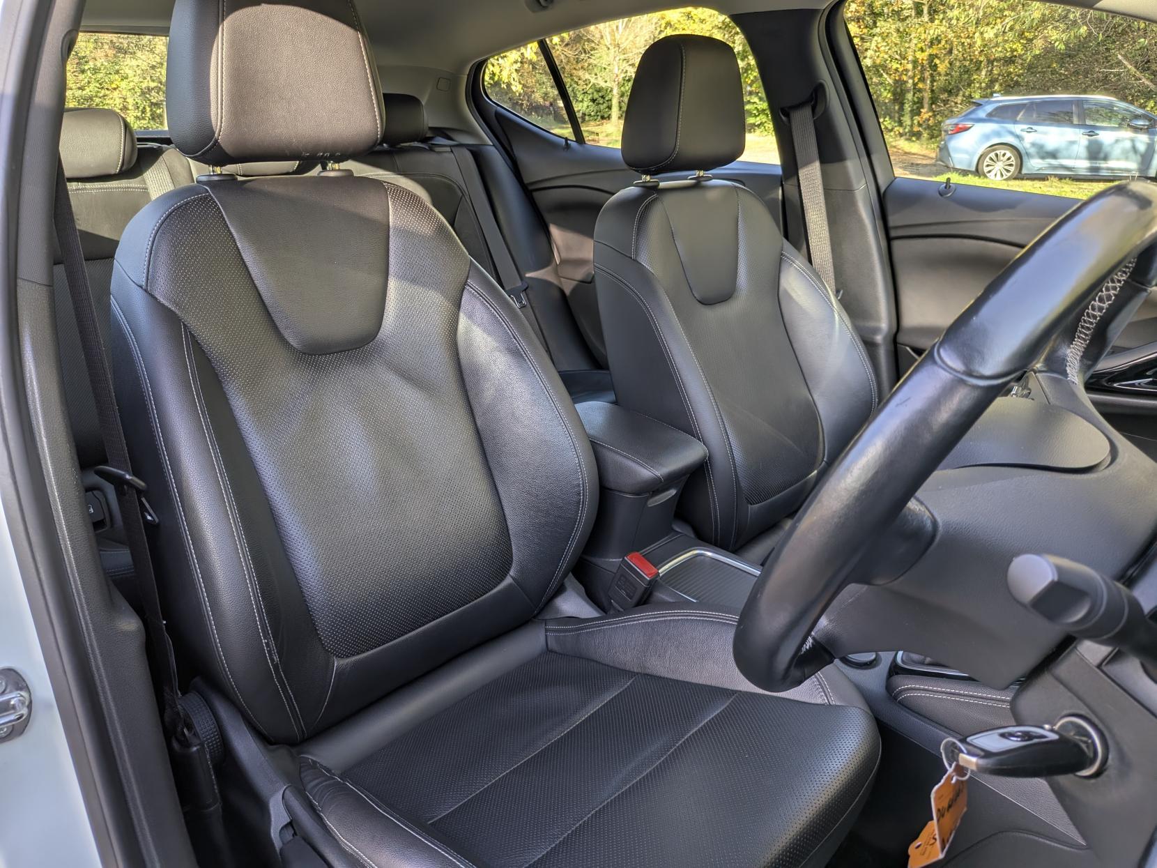 Vauxhall Astra 1.4i Turbo Elite Nav Hatchback 5dr Petrol Manual Euro 6 (150 ps)