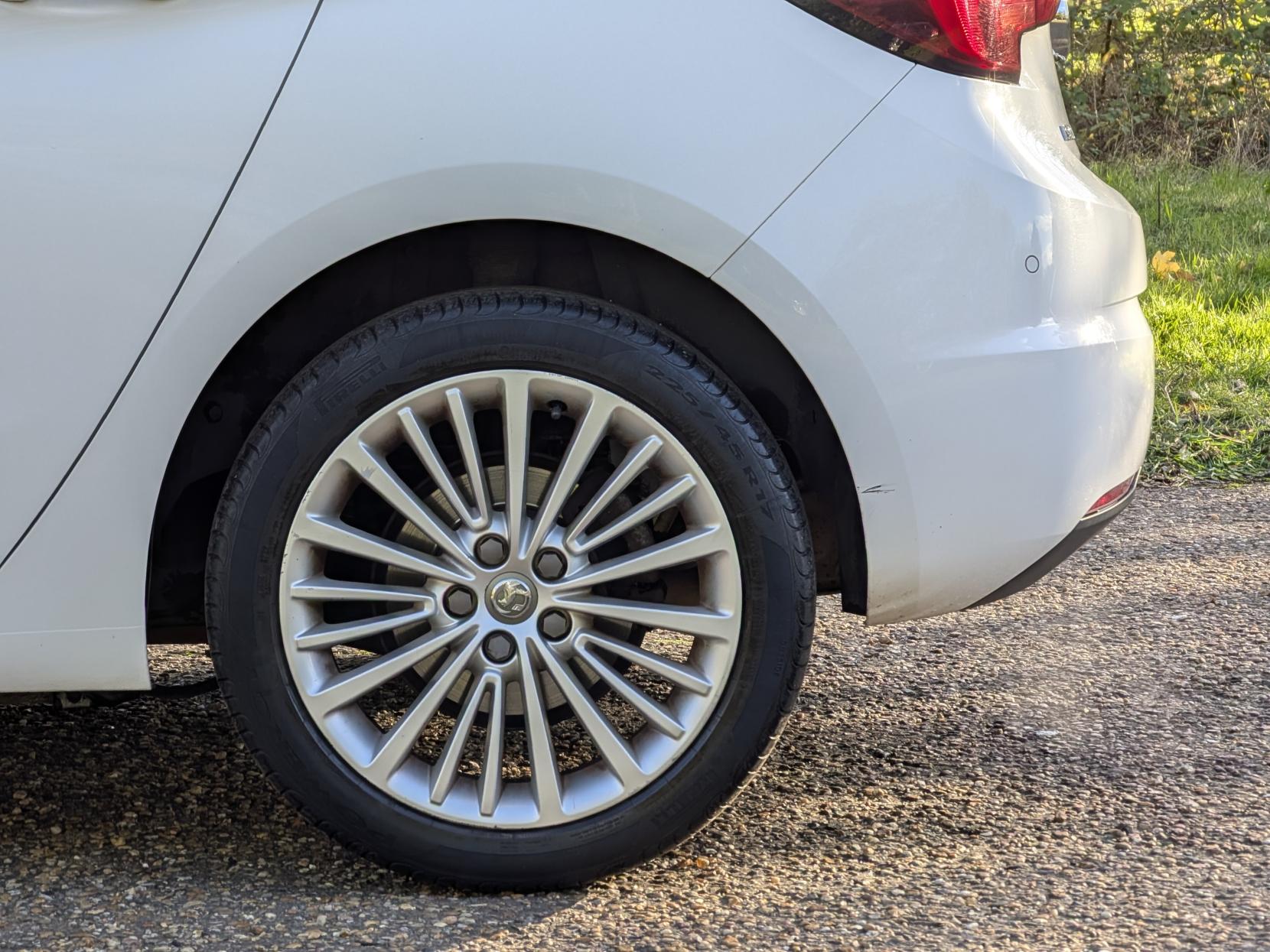 Vauxhall Astra 1.4i Turbo Elite Nav Hatchback 5dr Petrol Manual Euro 6 (150 ps)