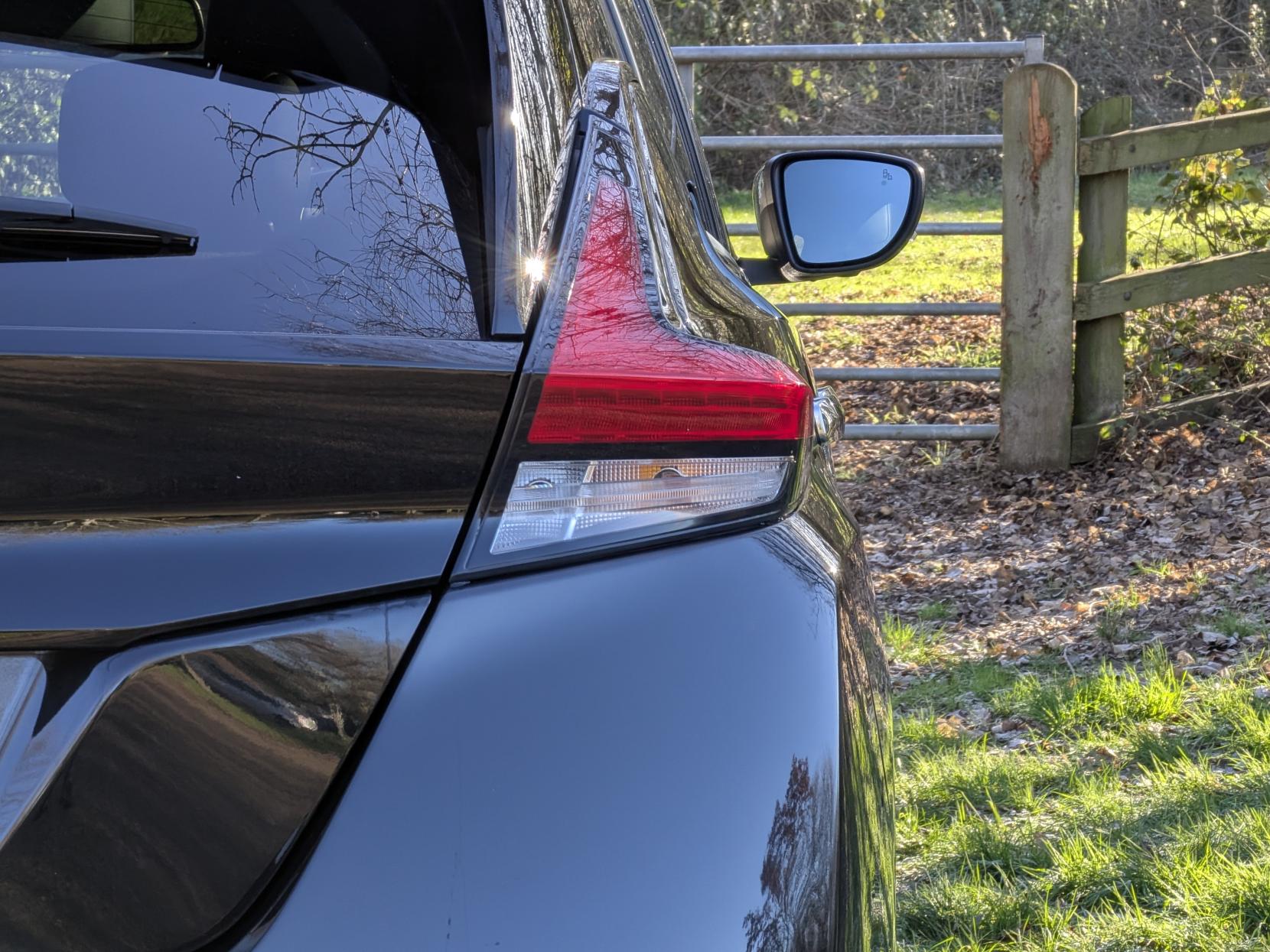 Nissan Leaf 39kWh Tekna Hatchback 5dr Electric Auto (150 ps)